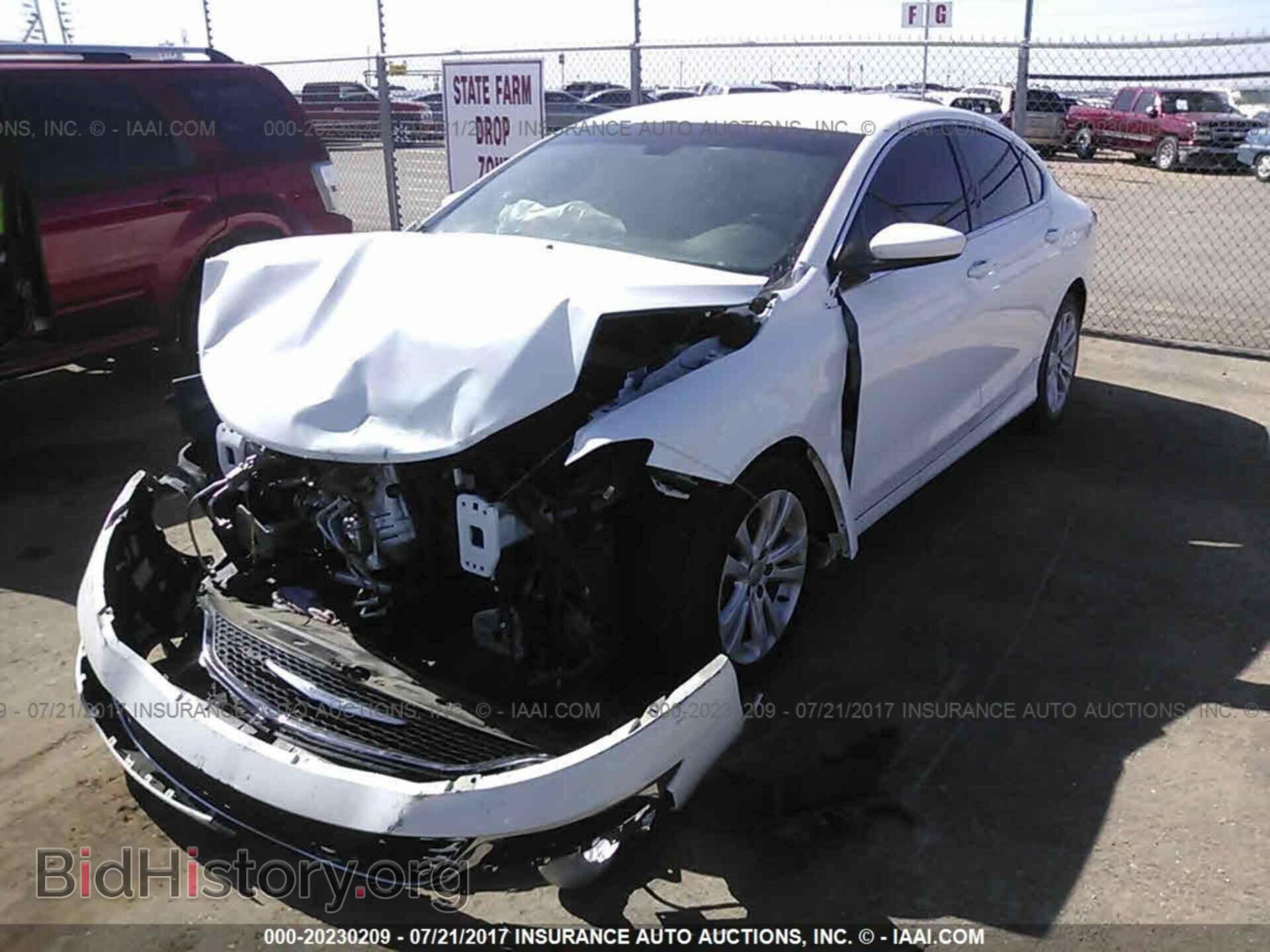 2015 Chrysler 200 - VIN: 1C3CCCAB4FN717085 - Photo 2