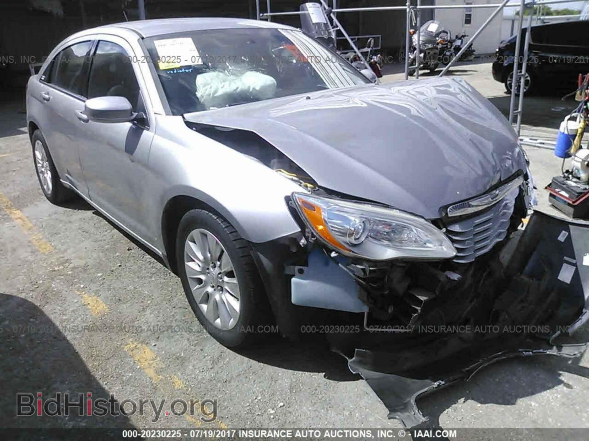Photo 1C3CCBAB2DN568862 - Chrysler 200 2013