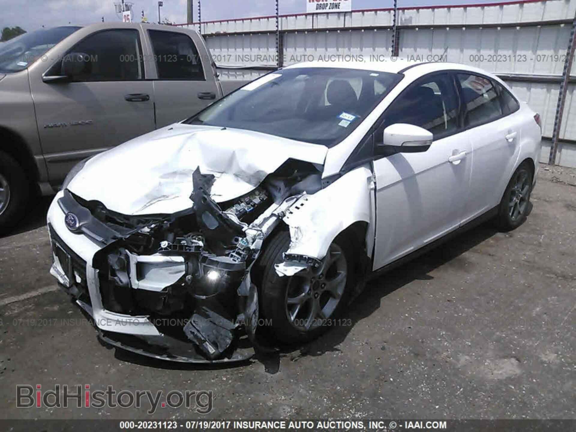 2014 Ford Focus - VIN: 1FADP3F25EL214128 - Фото 2