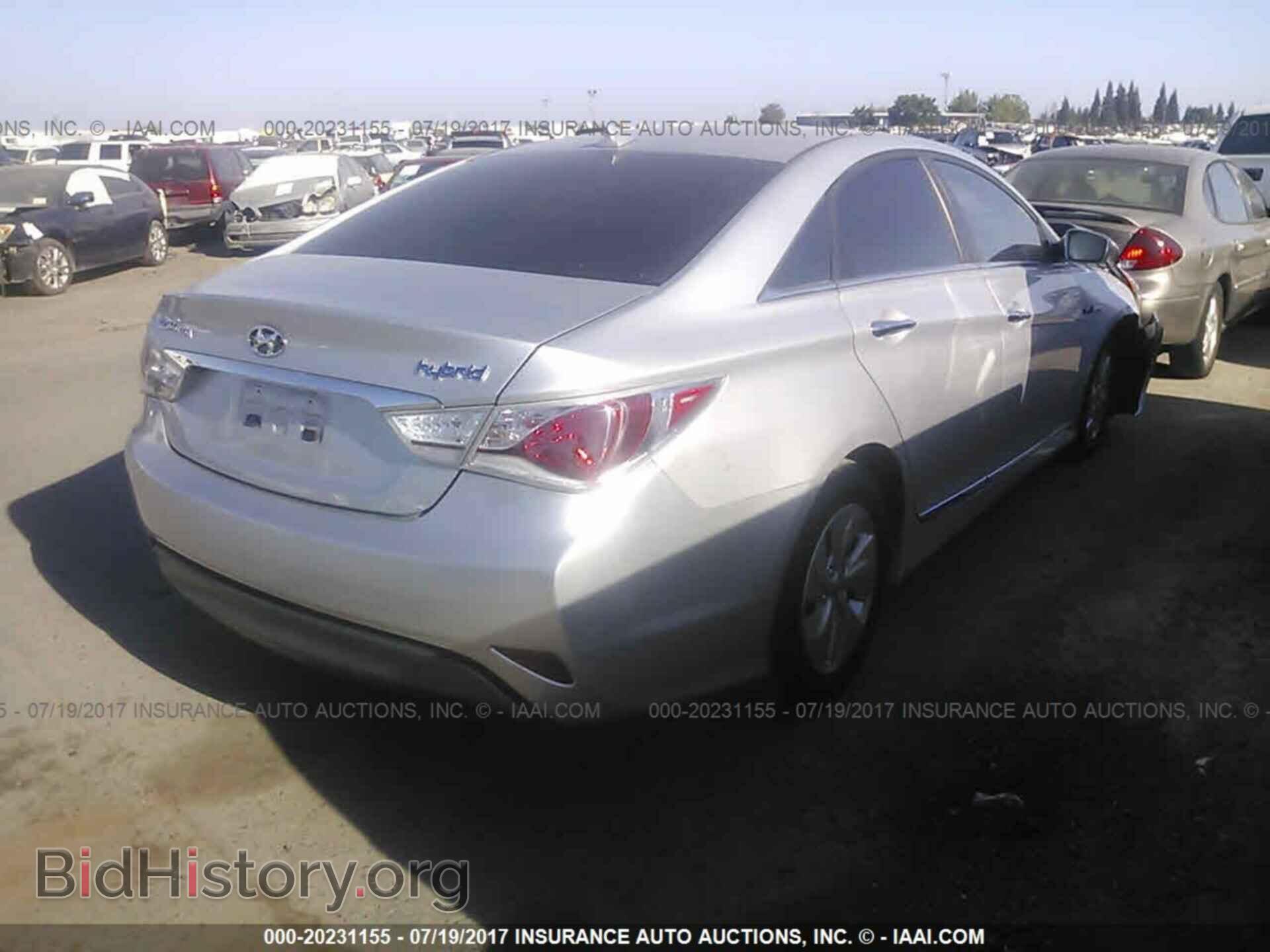 2012 Hyundai Sonata - VIN: KMHEC4A49CA029271 - Photo 4