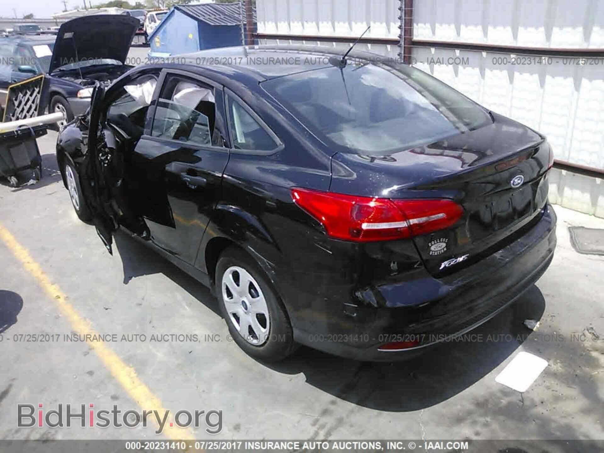 2017 Ford Focus - VIN: 1FADP3E27HL235570 - Photo 3