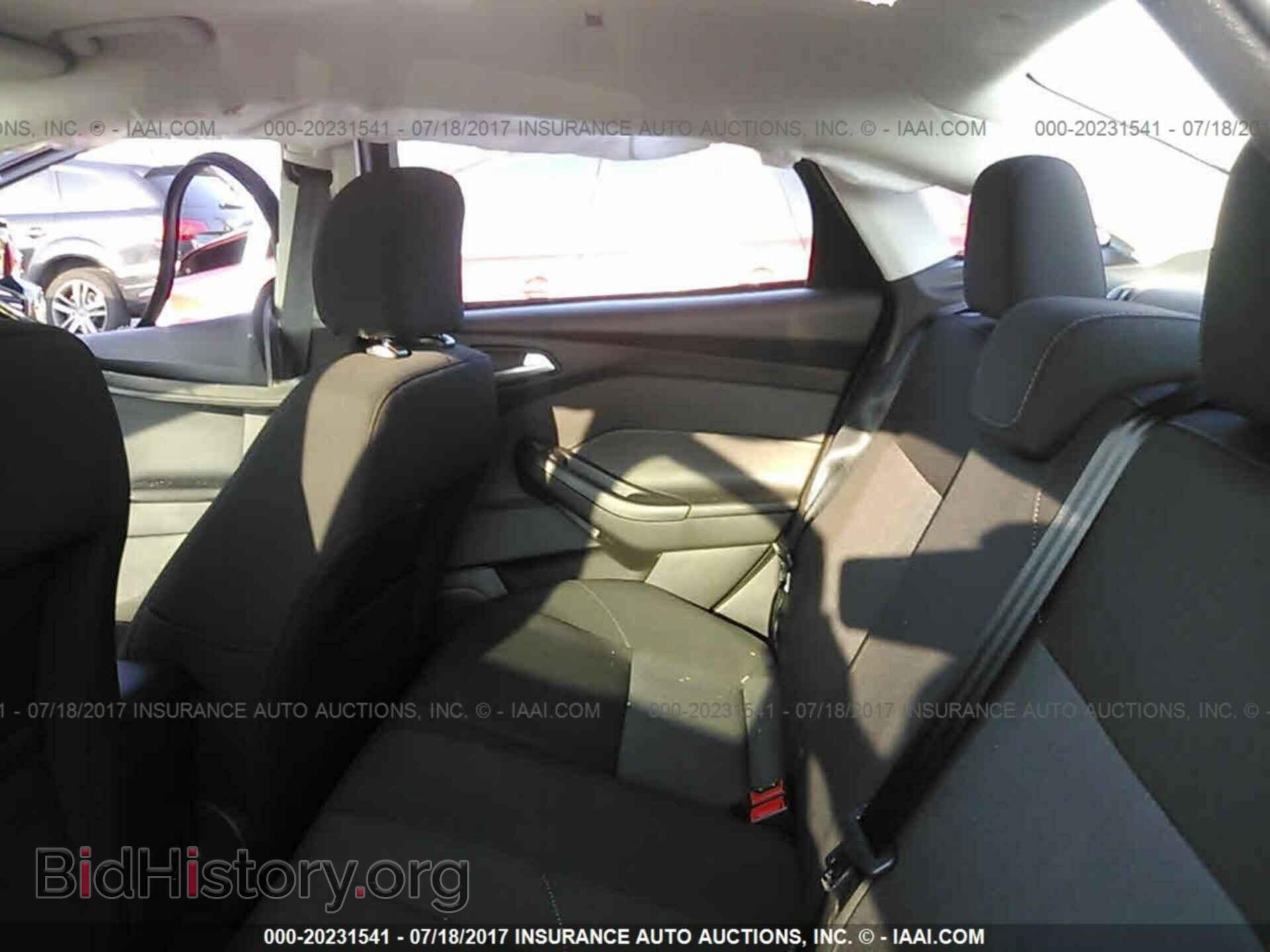 2016 Ford Focus - VIN: 1FADP3F29GL202941 - Photo 8