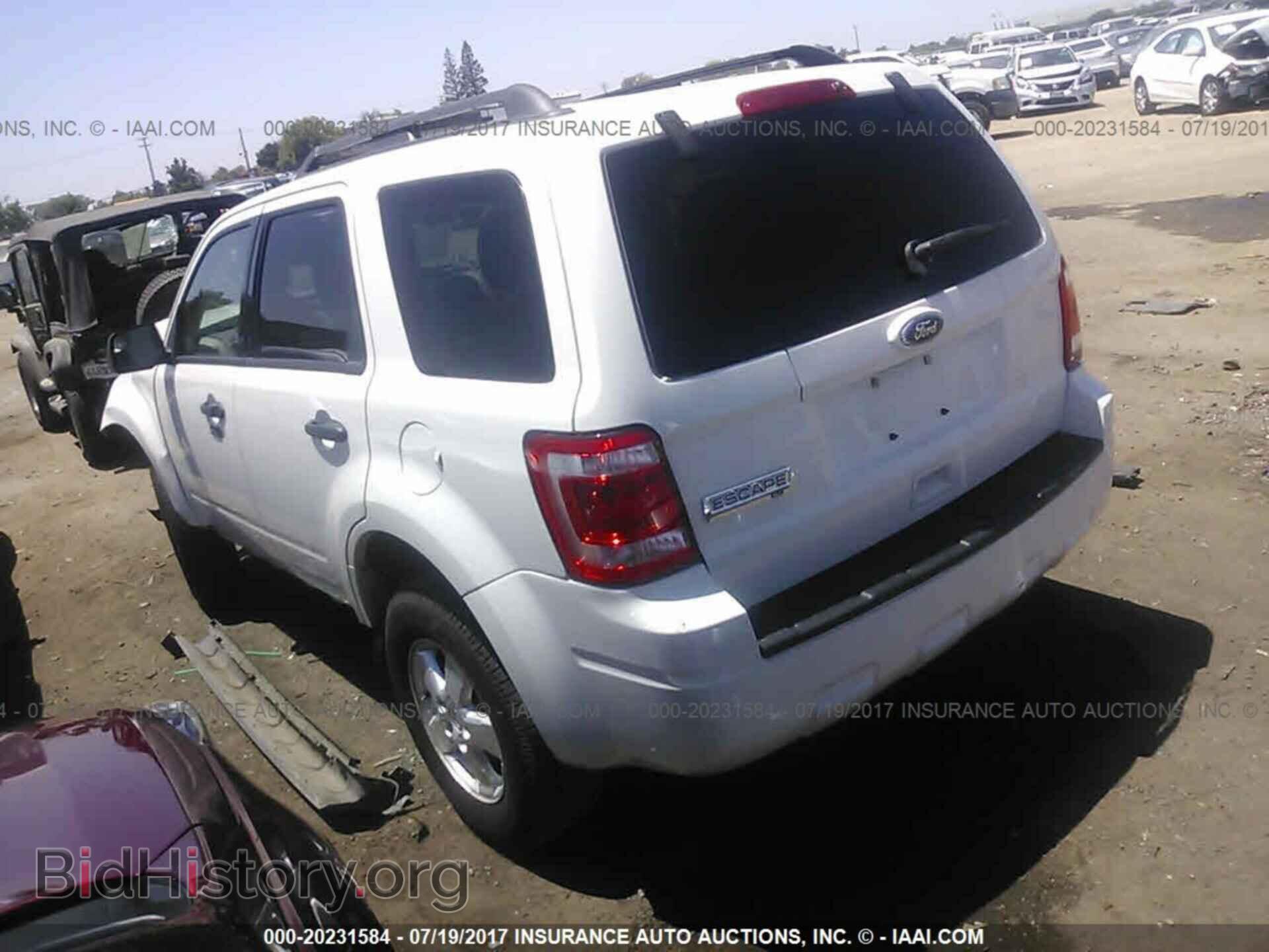 2011 Ford Escape - VIN: 1FMCU0D70BKA62302 - Фото 3