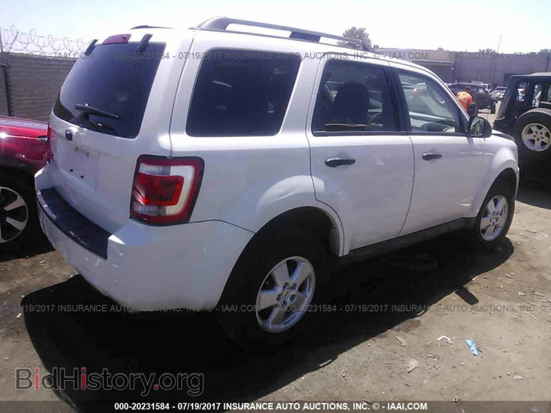 2011 Ford Escape - VIN: 1FMCU0D70BKA62302 - Фото 4