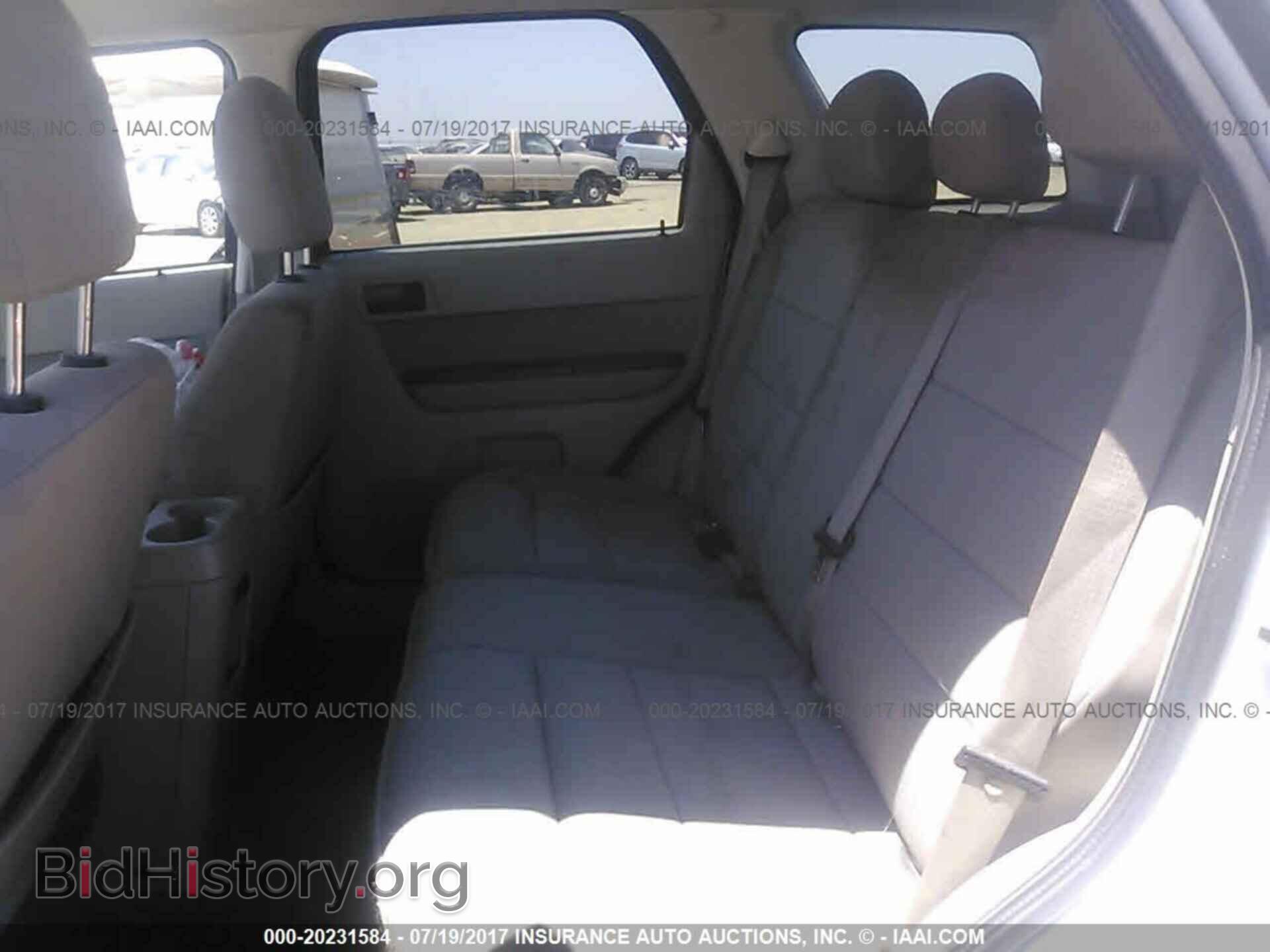 2011 Ford Escape - VIN: 1FMCU0D70BKA62302 - Фото 8