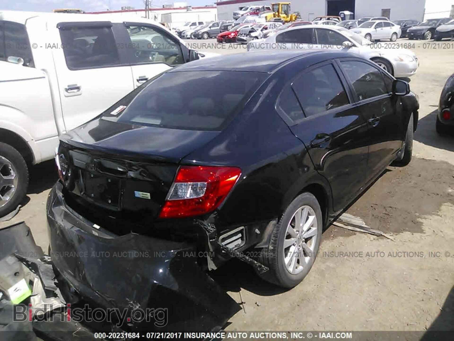 2012 Honda Civic - VIN: 2HGFB2F83CH607654 - Photo 4