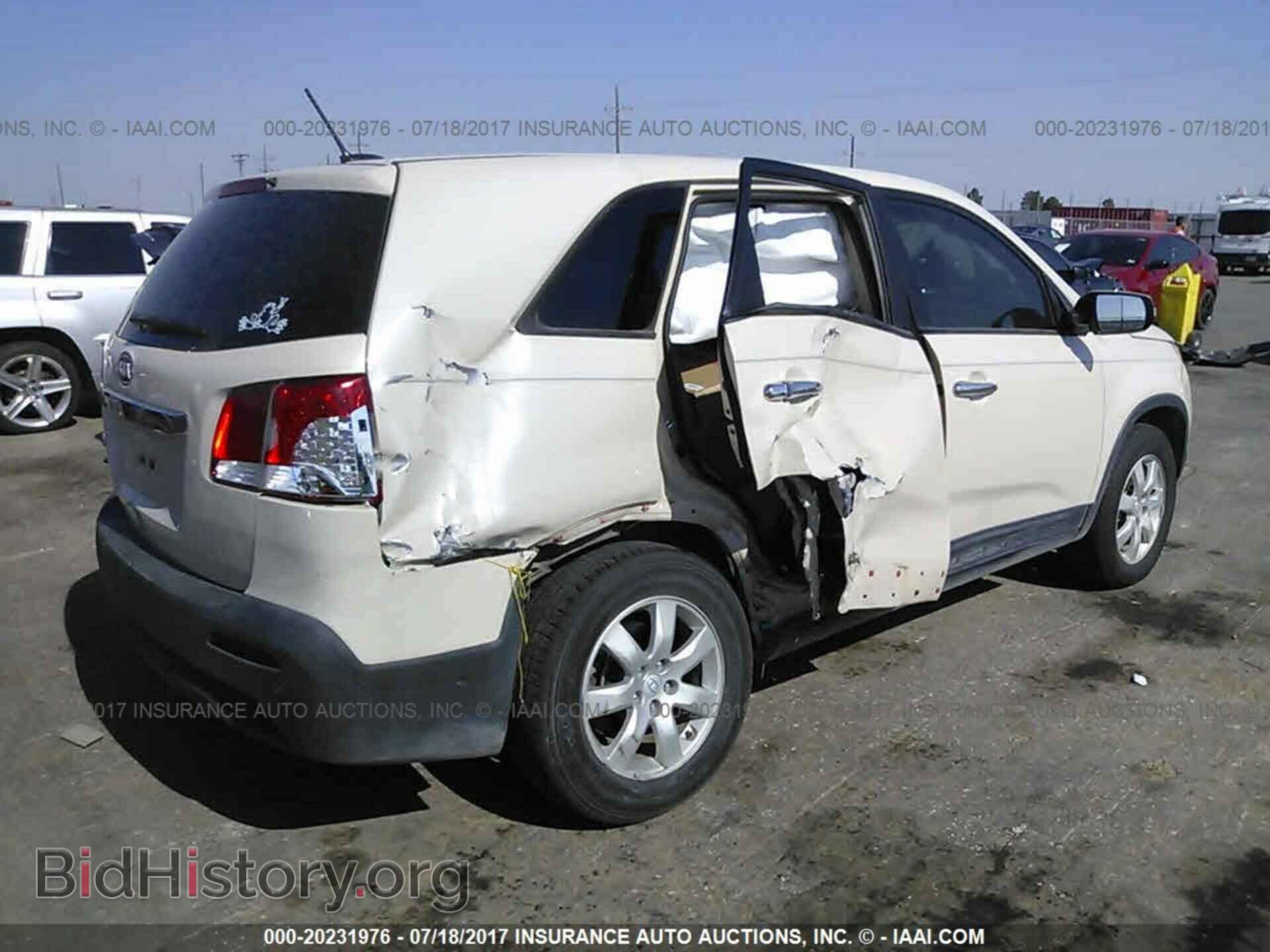 2012 Kia Sorento - VIN: 5XYKT3A17CG193237 - Photo 4