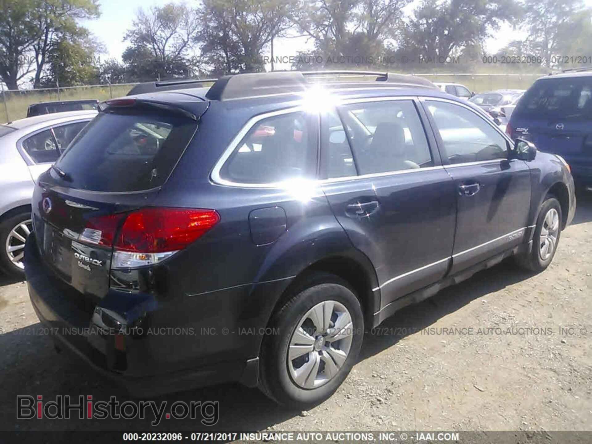 2013 Subaru Outback - VIN: 4S4BRCAC3D3305825 - Photo 4