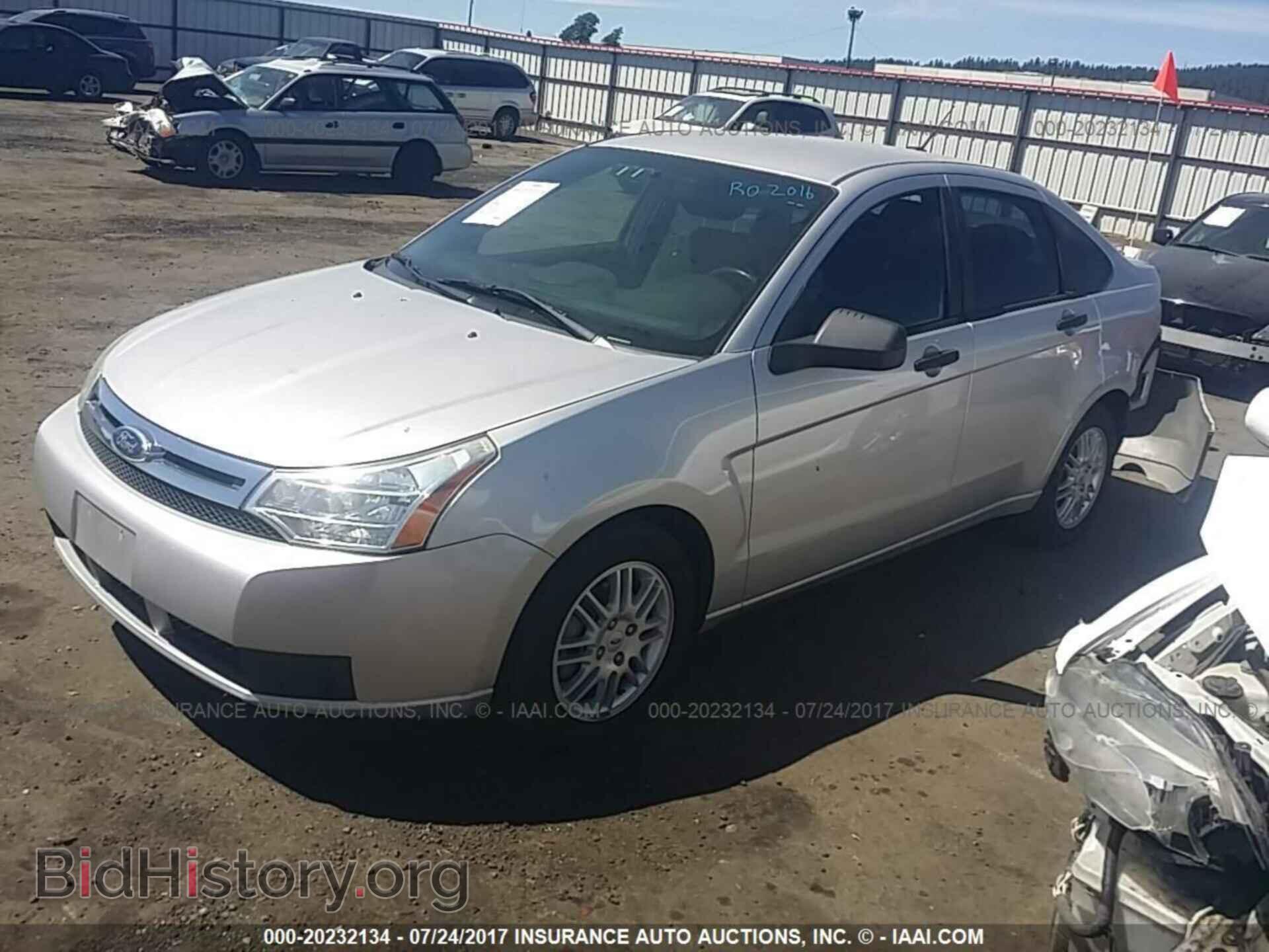 2011 Ford Focus - VIN: 1FAHP3FN6BW181002 - Фото 2
