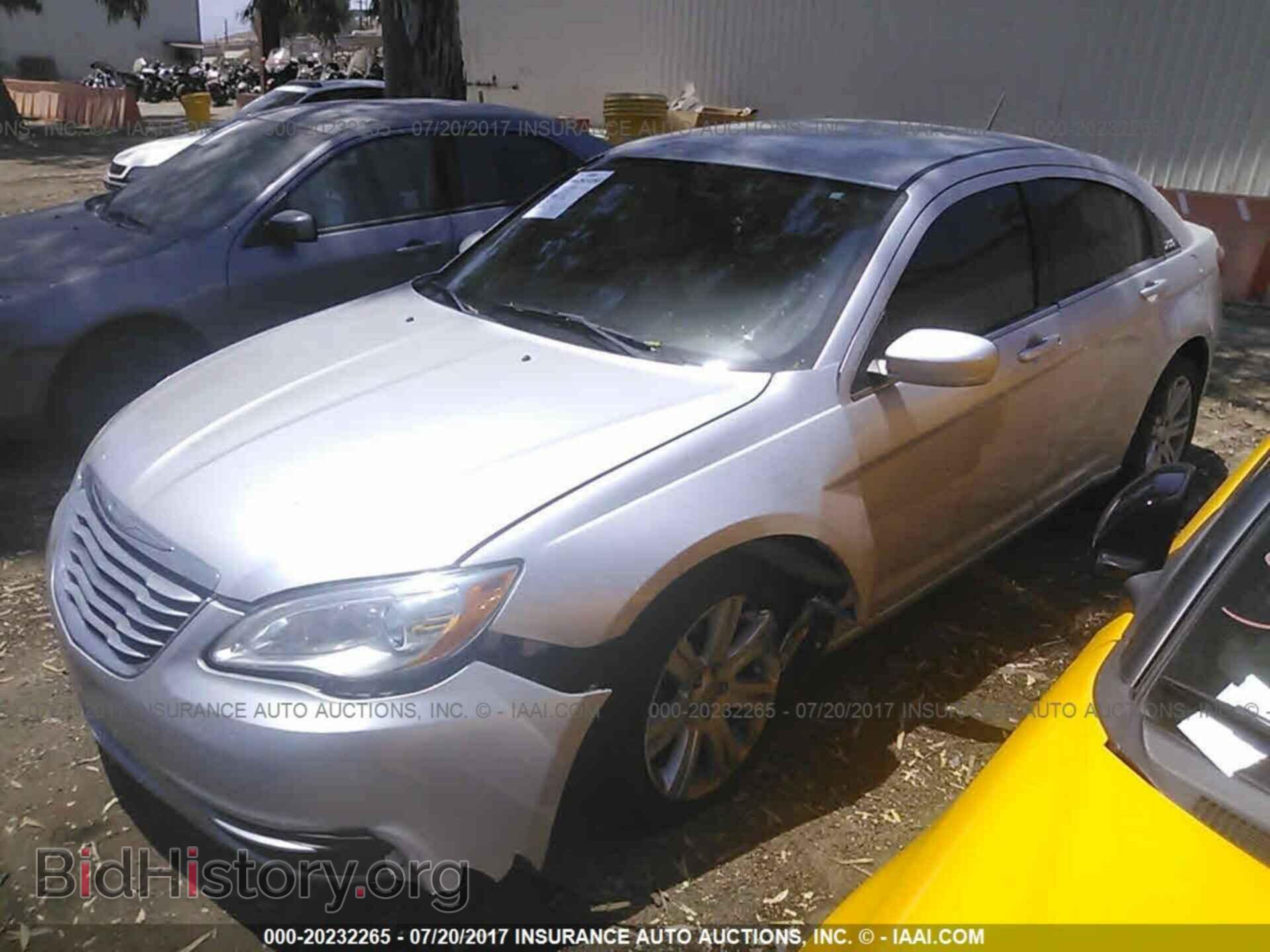 2012 Chrysler 200 - VIN: 1C3CCBBB2CN124944 - Фото 2
