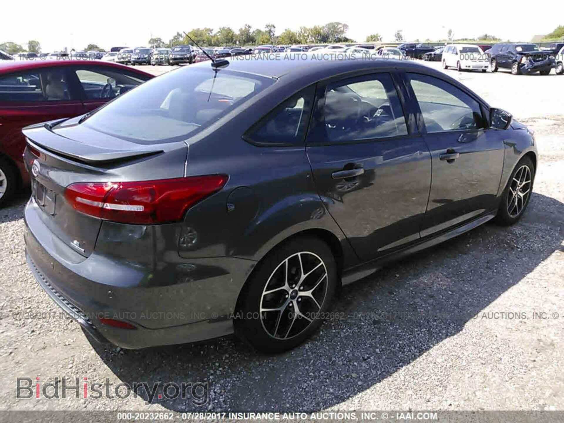 2015 Ford Focus - VIN: 1FADP3F24FL333628 - Photo 4