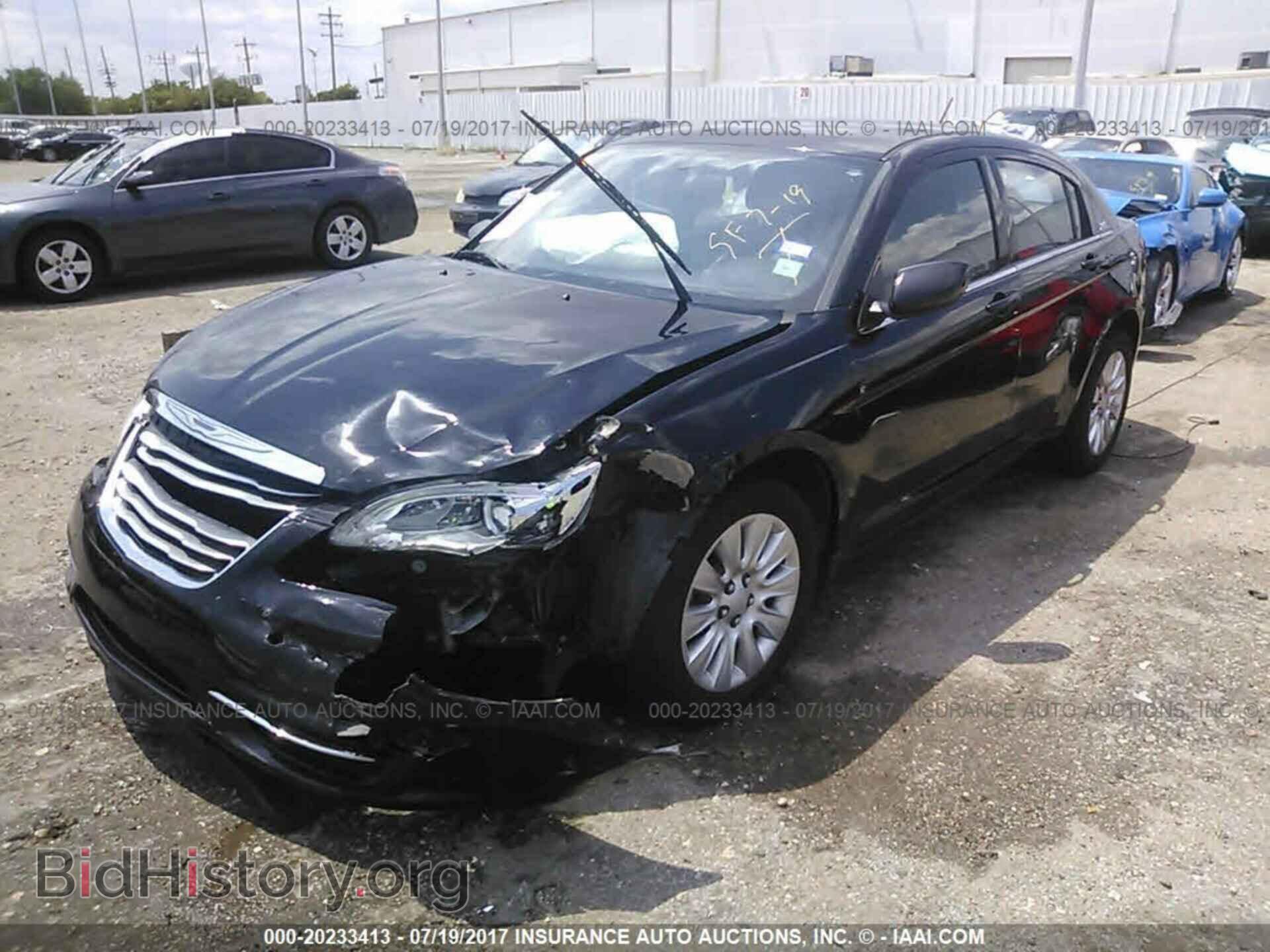 2013 Chrysler 200 - VIN: 1C3CCBAB7DN559607 - Фото 2