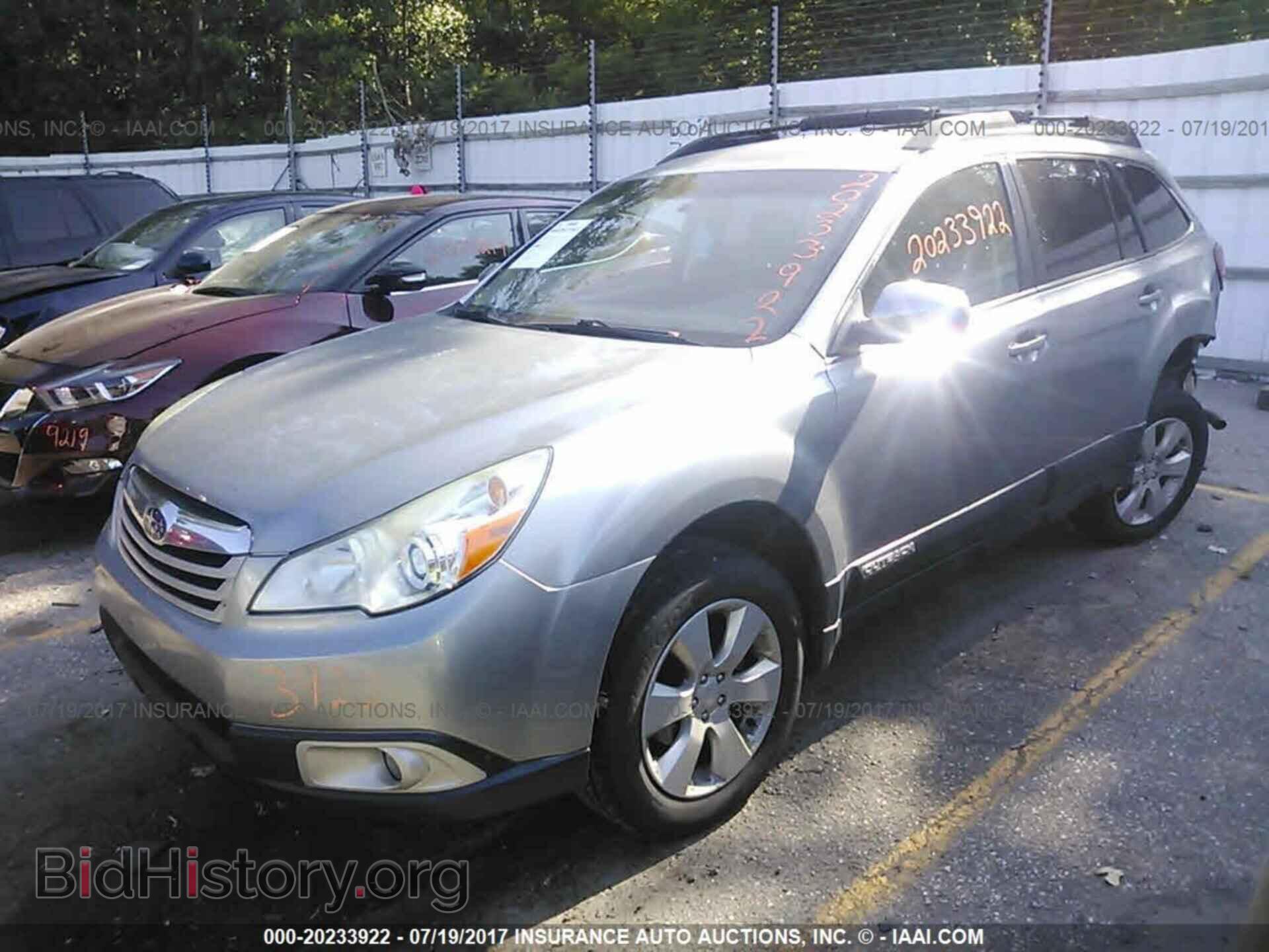 2011 Subaru Outback - VIN: 4S4BRBCC6B3365960 - Фото 2
