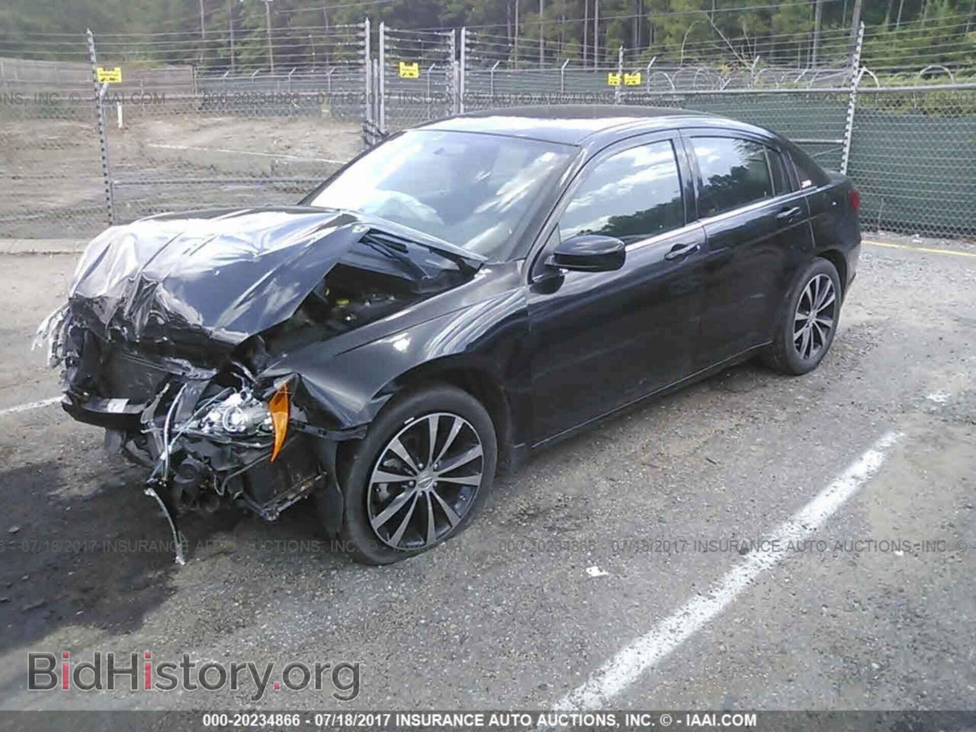 2014 Chrysler 200 - VIN: 1C3CCBBBXEN197644 - Фото 2
