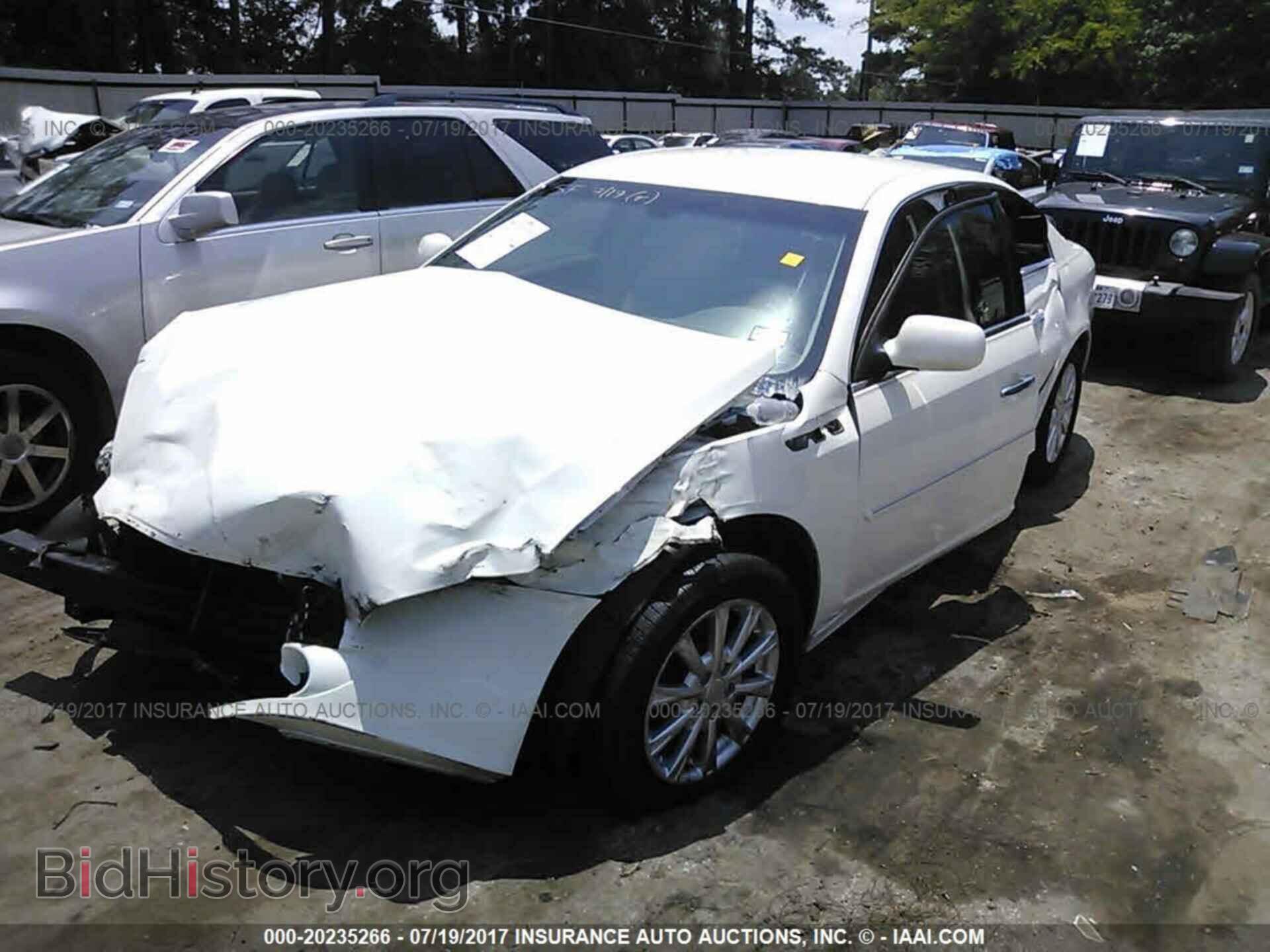 2011 Buick Lucerne - VIN: 1G4HC5EM8BU120249 - Photo 2