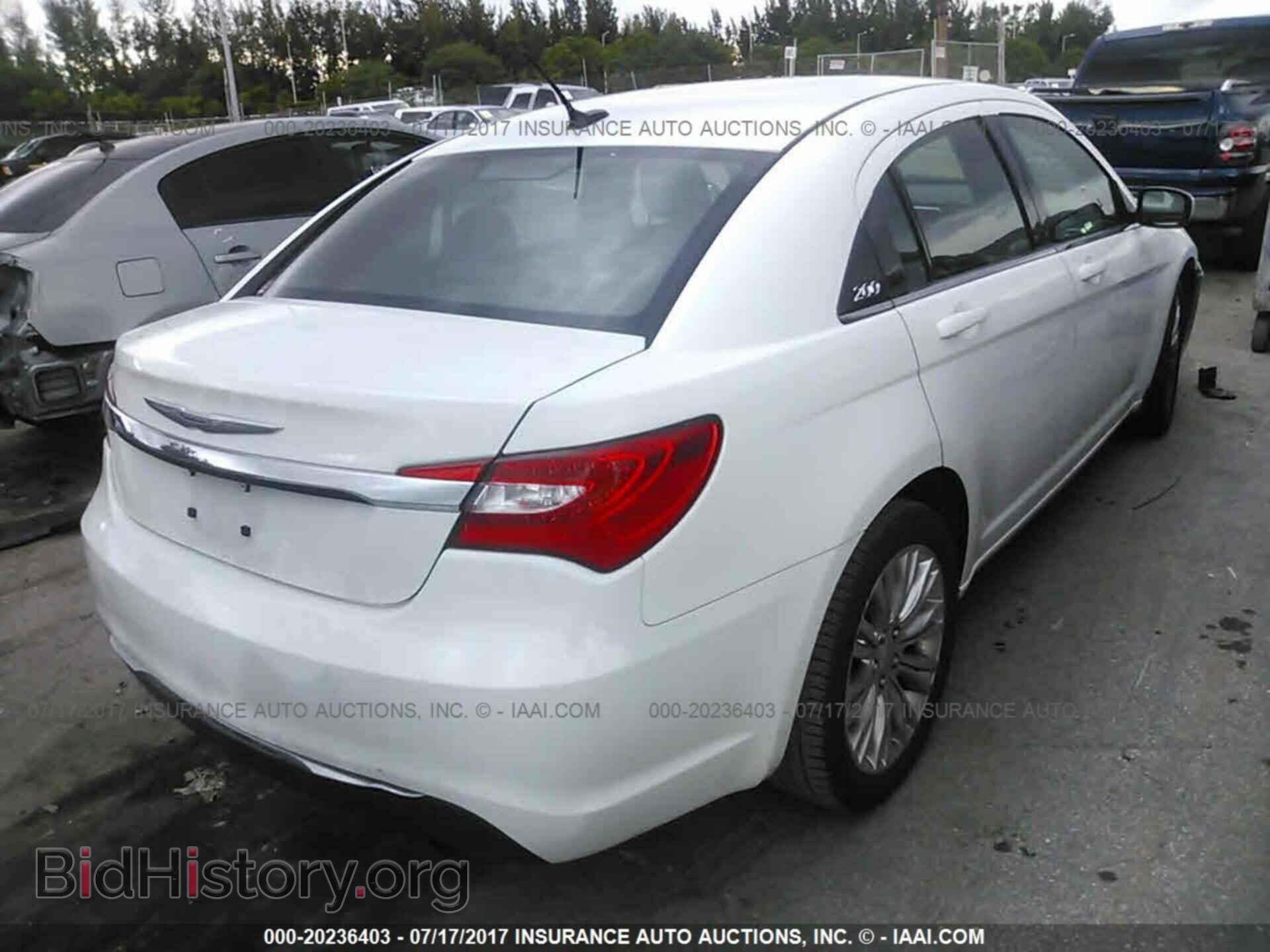 2013 Chrysler 200 - VIN: 1C3CCBAB2DN671389 - Photo 4