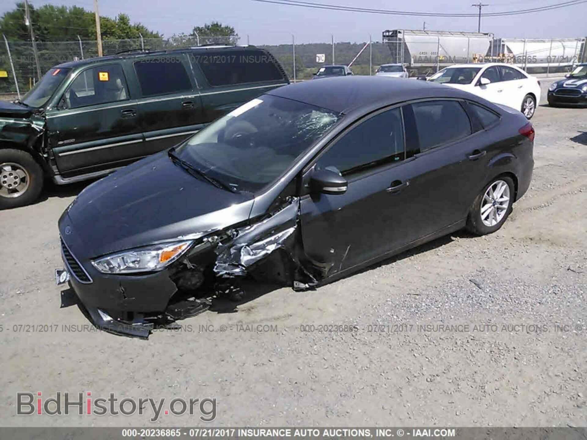 2017 Ford Focus - VIN: 1FADP3F22HL262240 - Photo 2