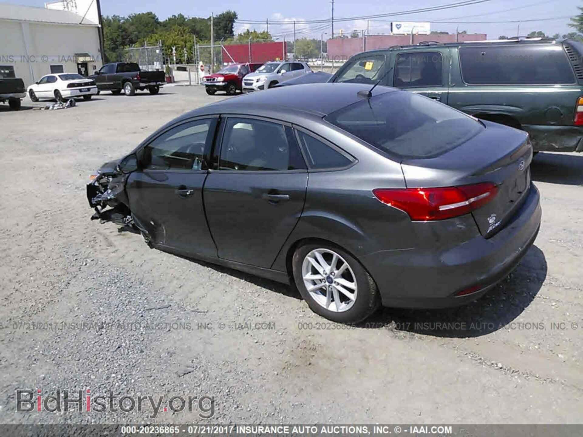 2017 Ford Focus - VIN: 1FADP3F22HL262240 - Photo 3
