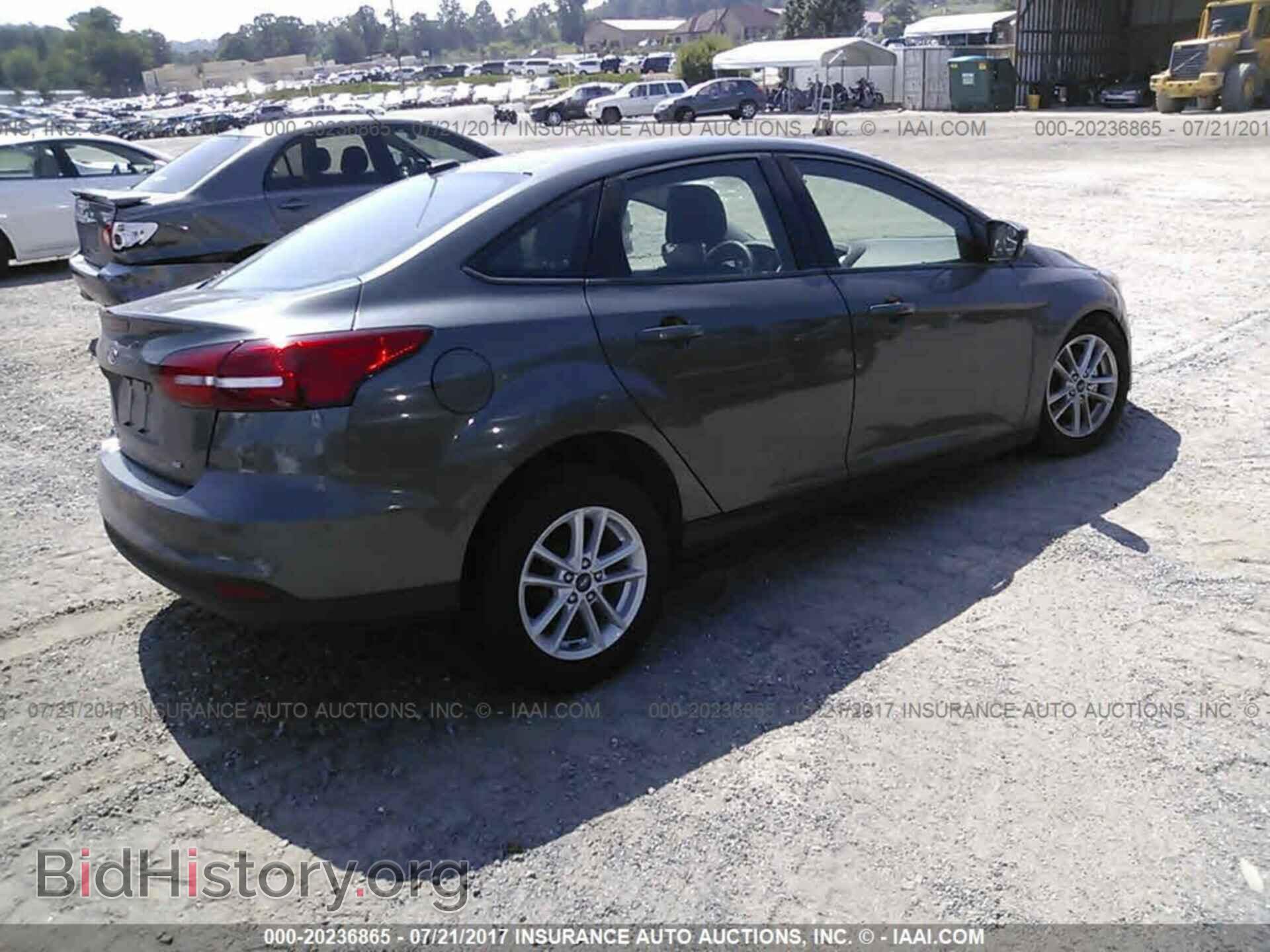 2017 Ford Focus - VIN: 1FADP3F22HL262240 - Photo 4