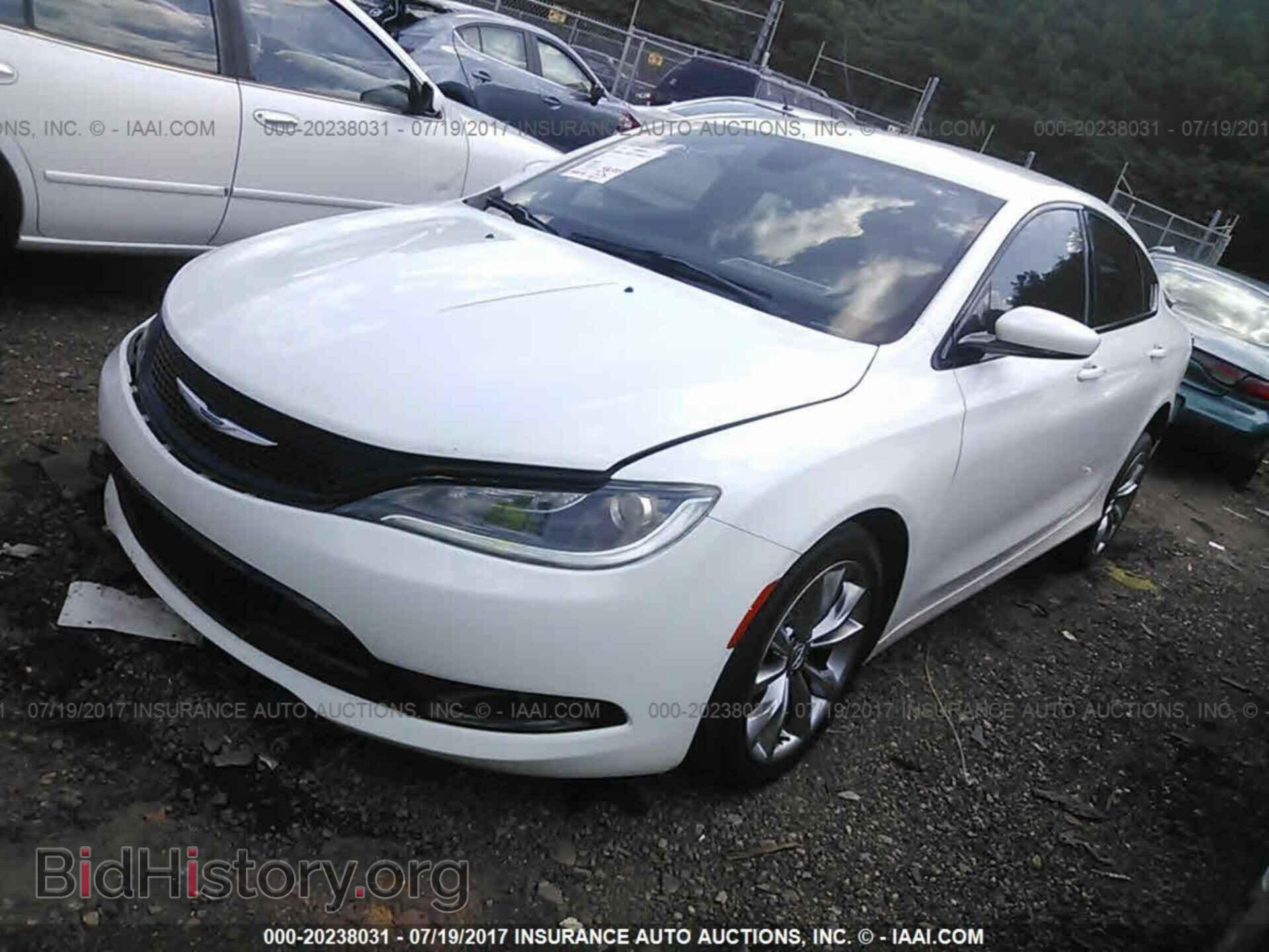 2015 Chrysler 200 - VIN: 1C3CCCBB2FN586821 - Photo 2