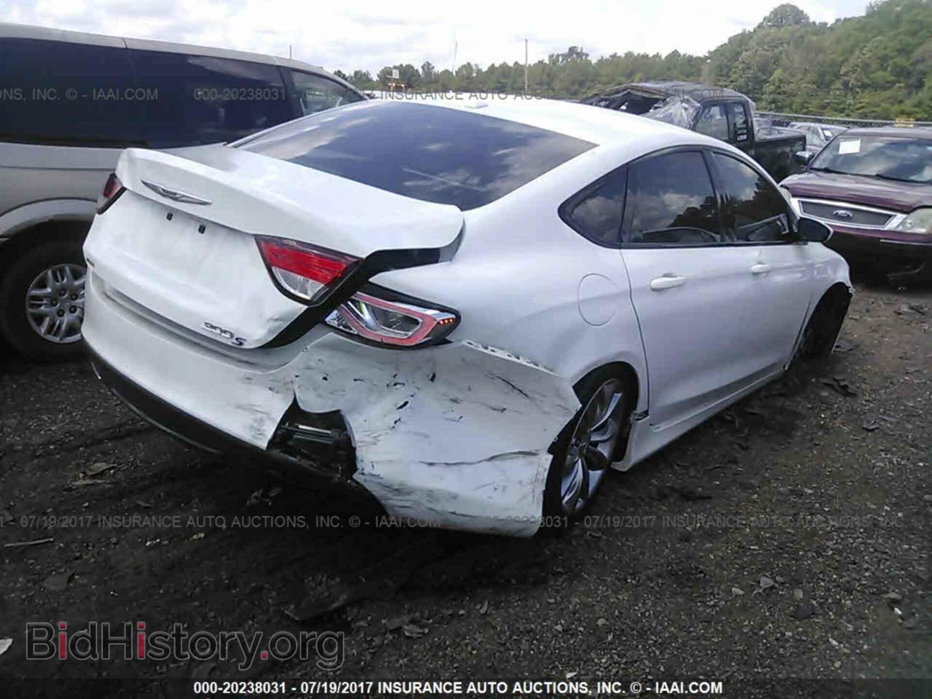2015 Chrysler 200 - VIN: 1C3CCCBB2FN586821 - Photo 4