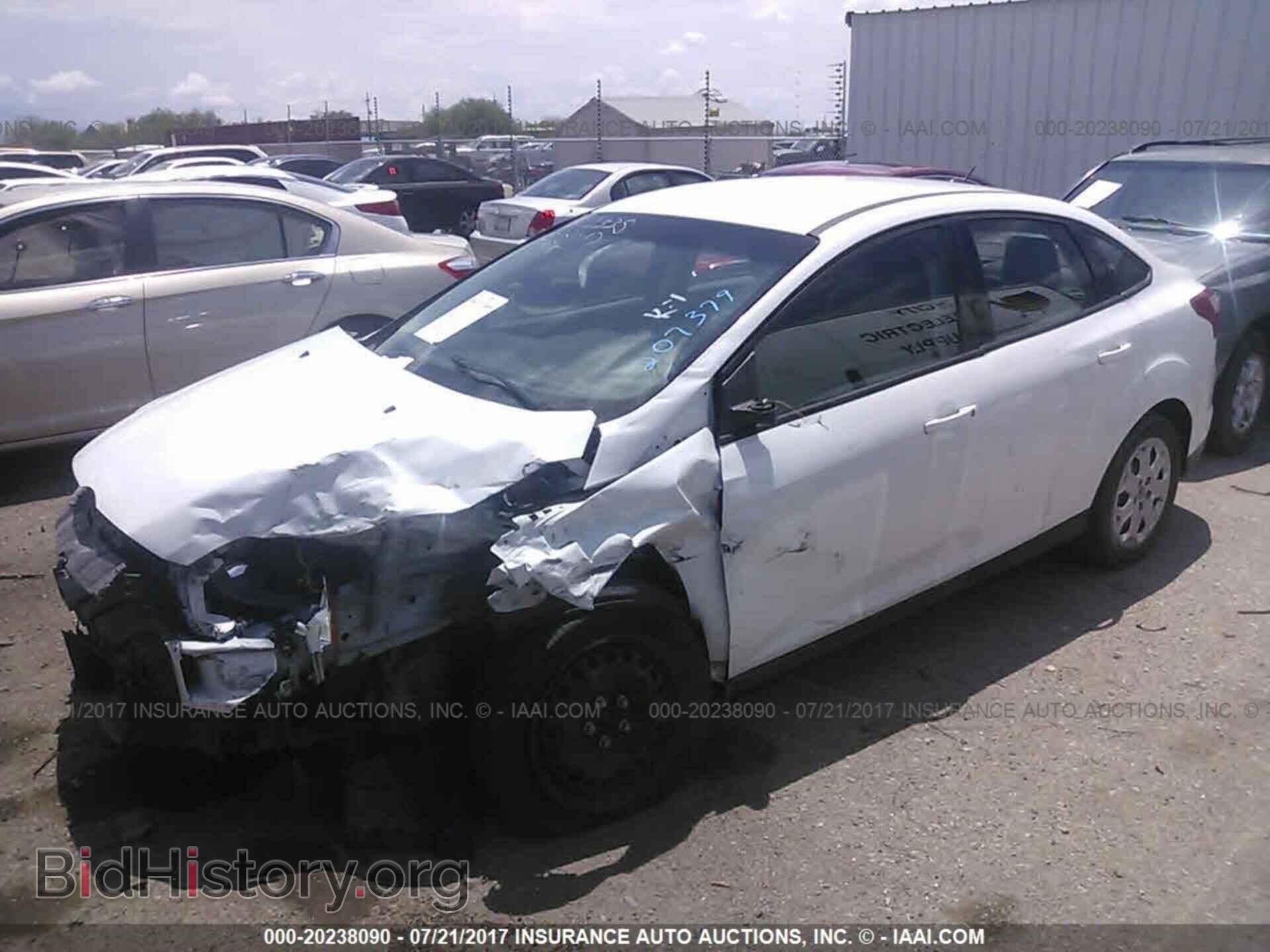 2012 Ford Focus - VIN: 1FAHP3F28CL207379 - Photo 2