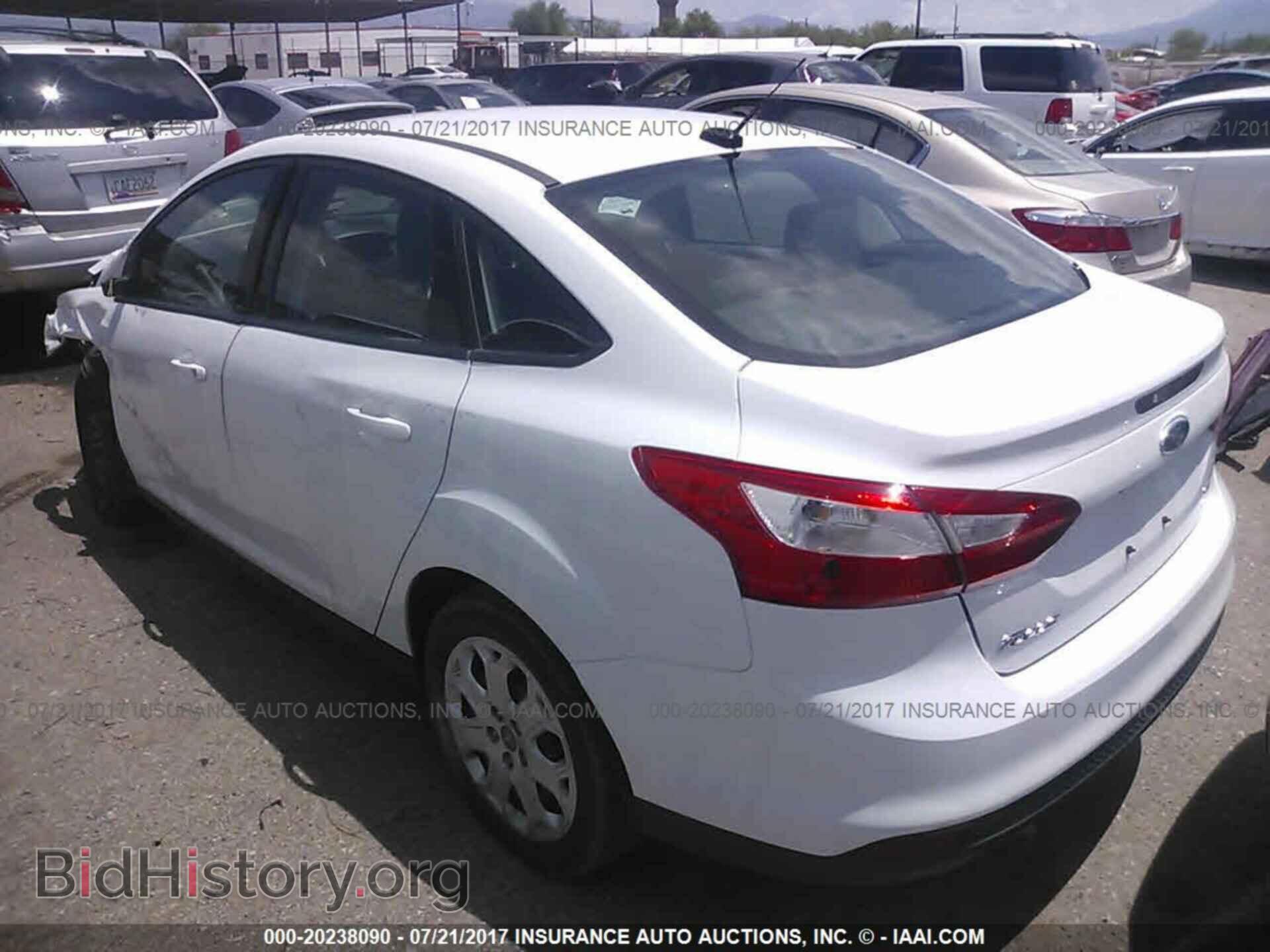 2012 Ford Focus - VIN: 1FAHP3F28CL207379 - Photo 3