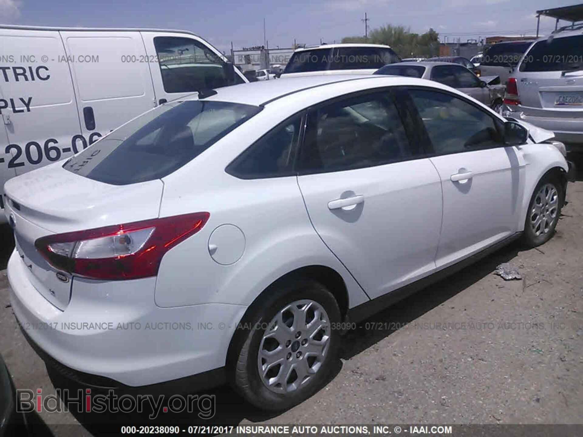 2012 Ford Focus - VIN: 1FAHP3F28CL207379 - Photo 4