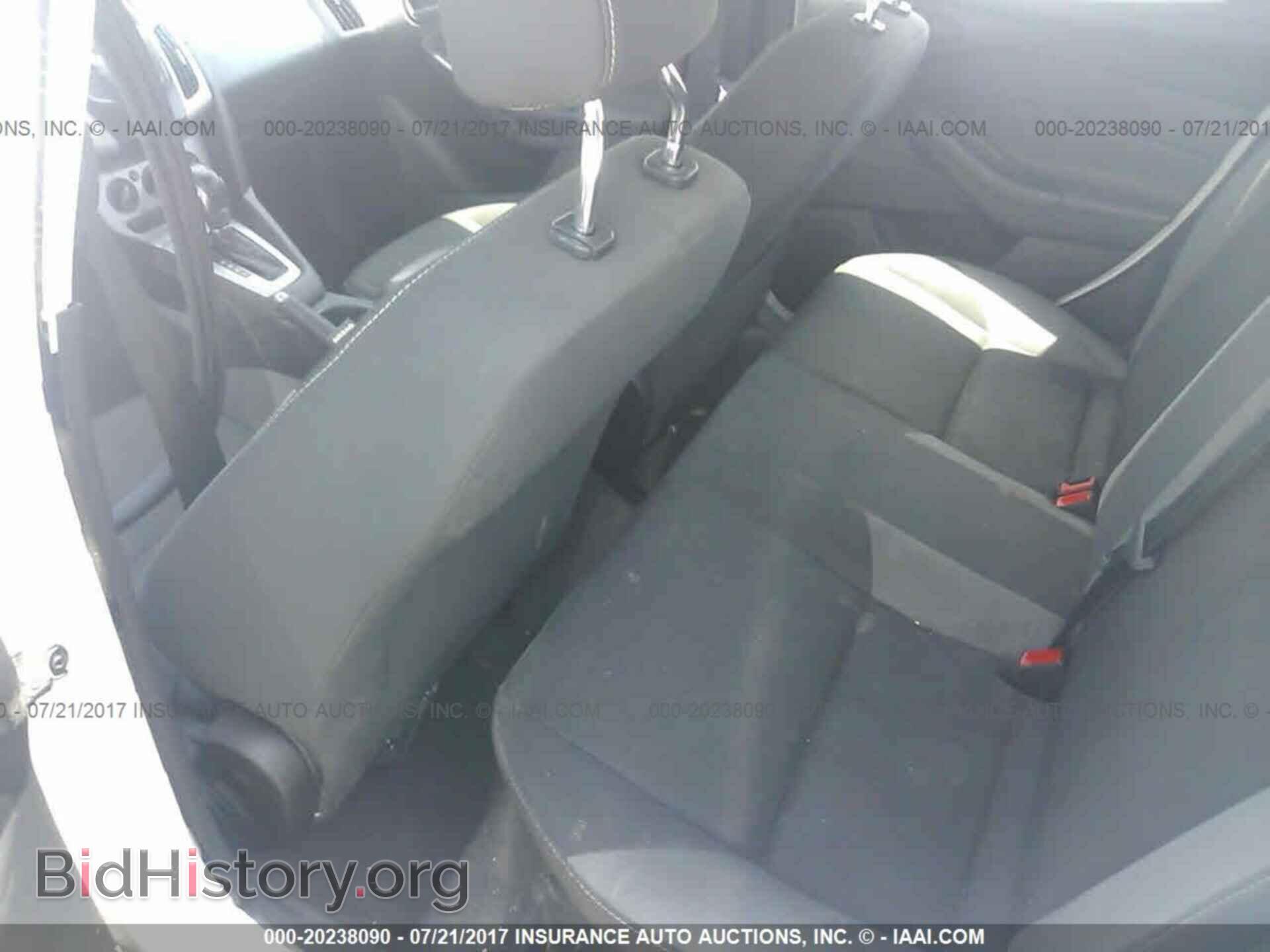 2012 Ford Focus - VIN: 1FAHP3F28CL207379 - Photo 8