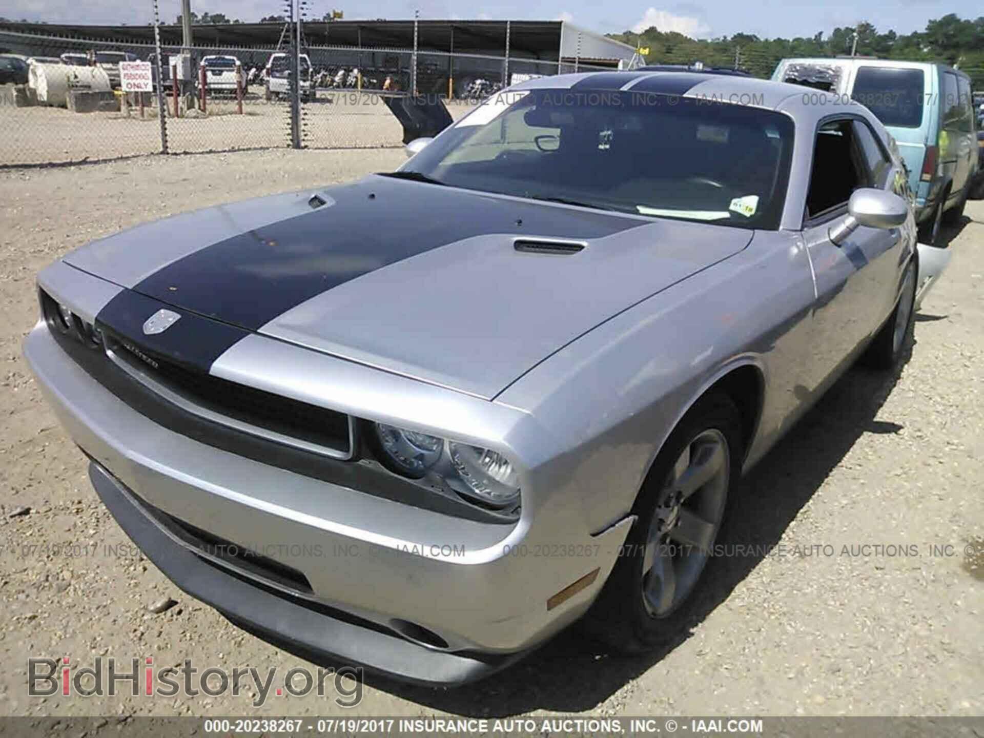 2012 Dodge Challenger - VIN: 2C3CDYAG2CH292430 - Photo 2