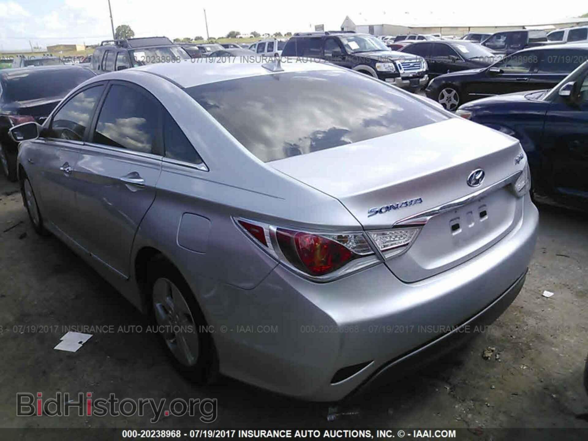 2012 Hyundai Sonata - VIN: KMHEC4A46CA034668 - Photo 3