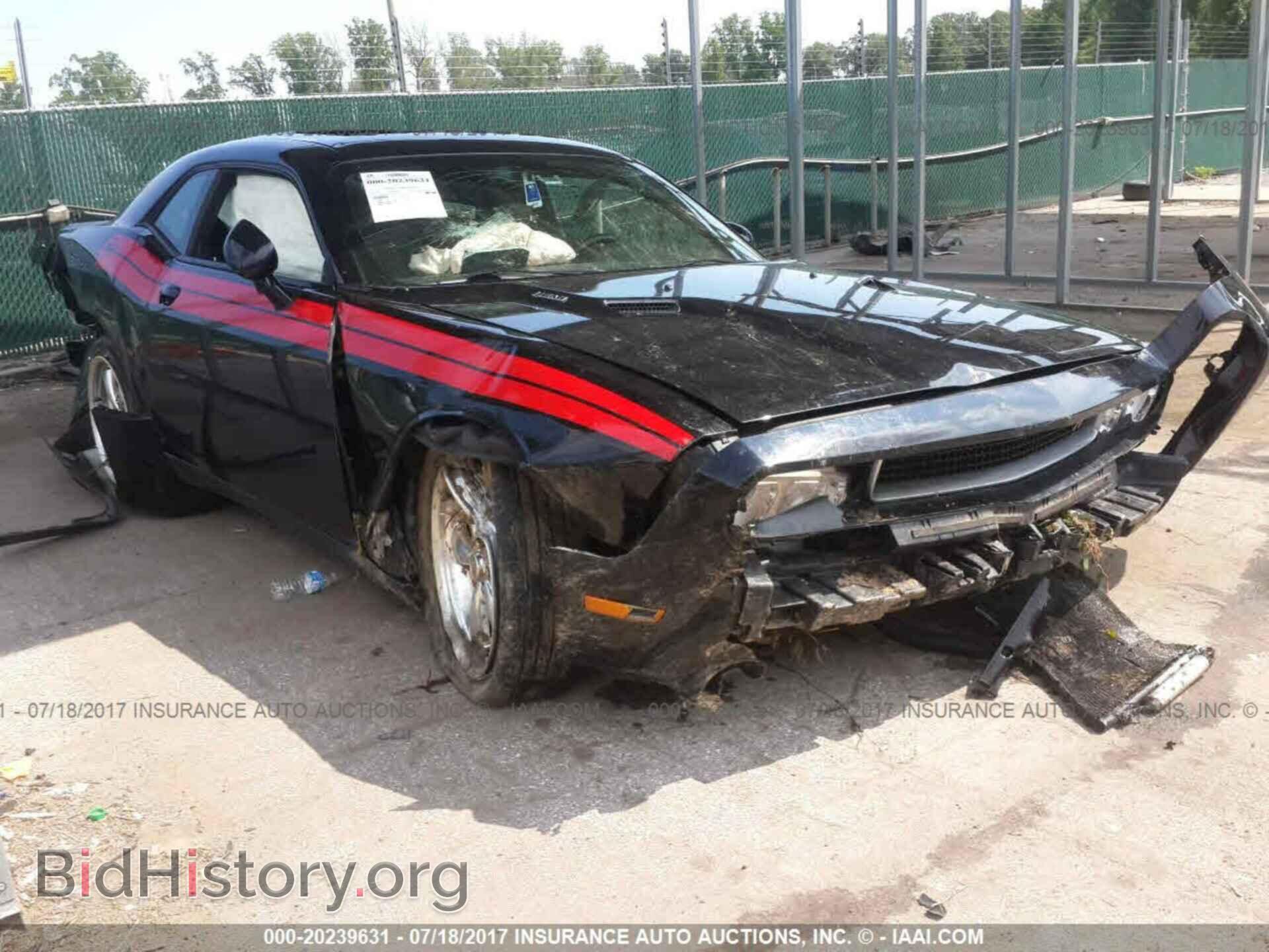Photo 2C3CDYBT9DH599753 - Dodge Challenger 2013