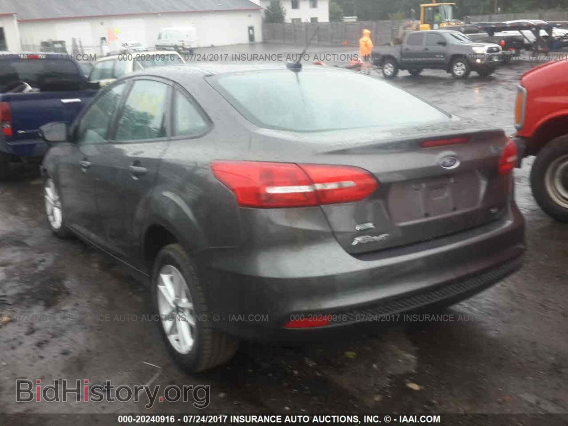 2016 Ford Focus - VIN: 1FADP3F24GL247897 - Фото 3