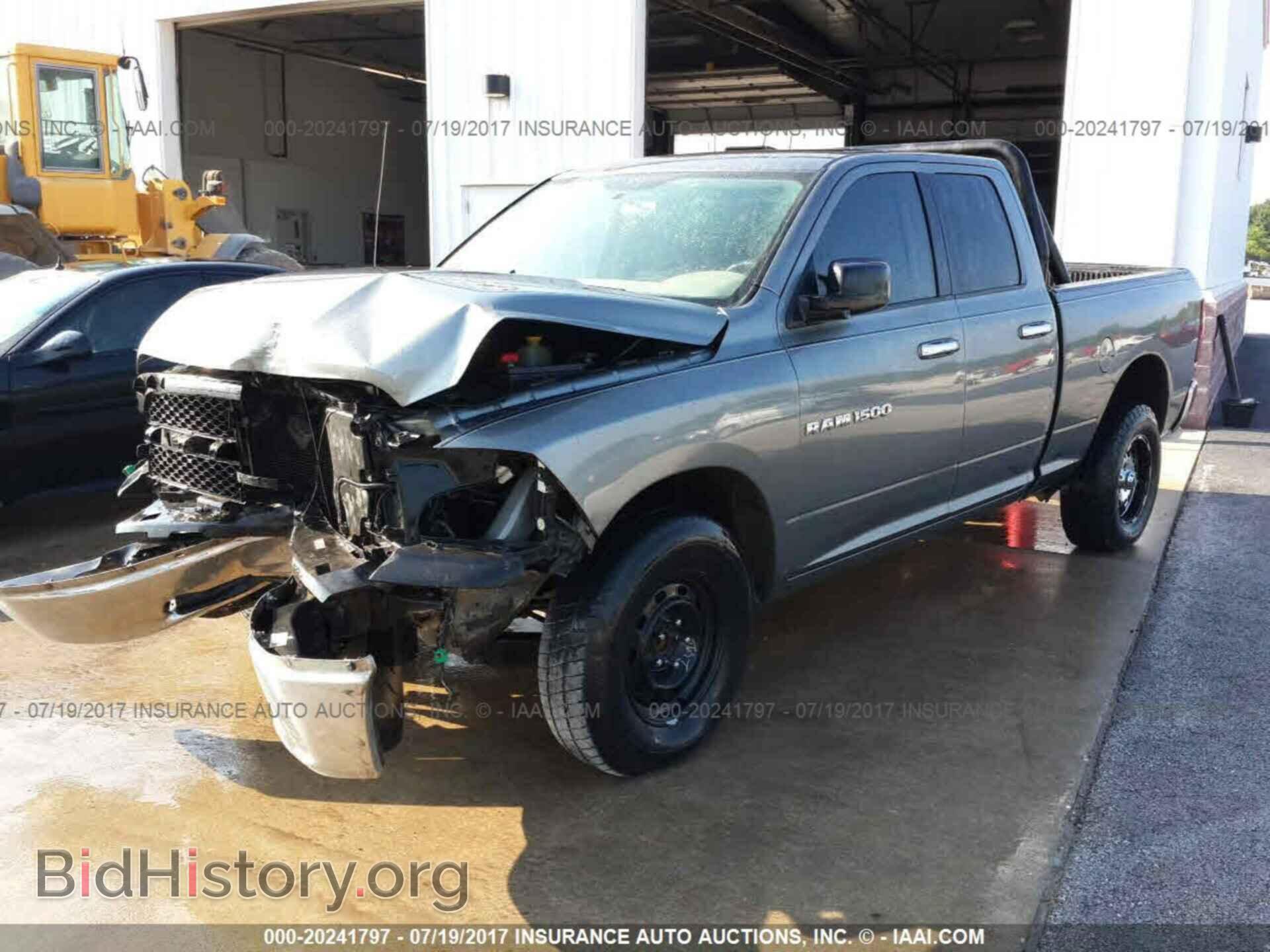 2011 Dodge Ram 1500 - VIN: 1D7RB1GP2BS521941 - Фото 2