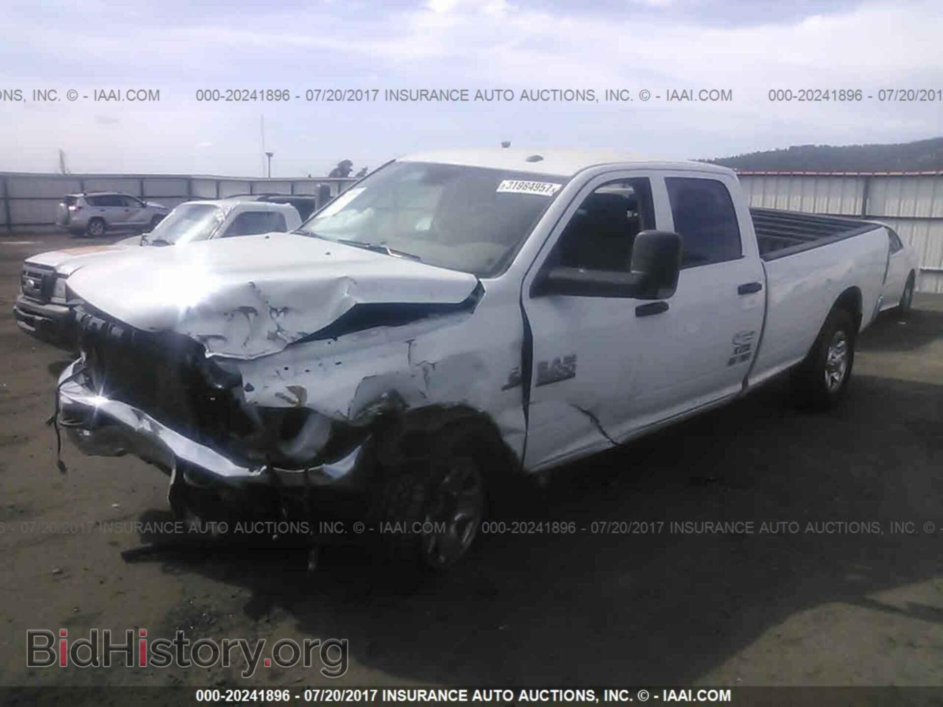 2017 Dodge 3500 - VIN: 3C63R3GL4HG560624 - Фото 2