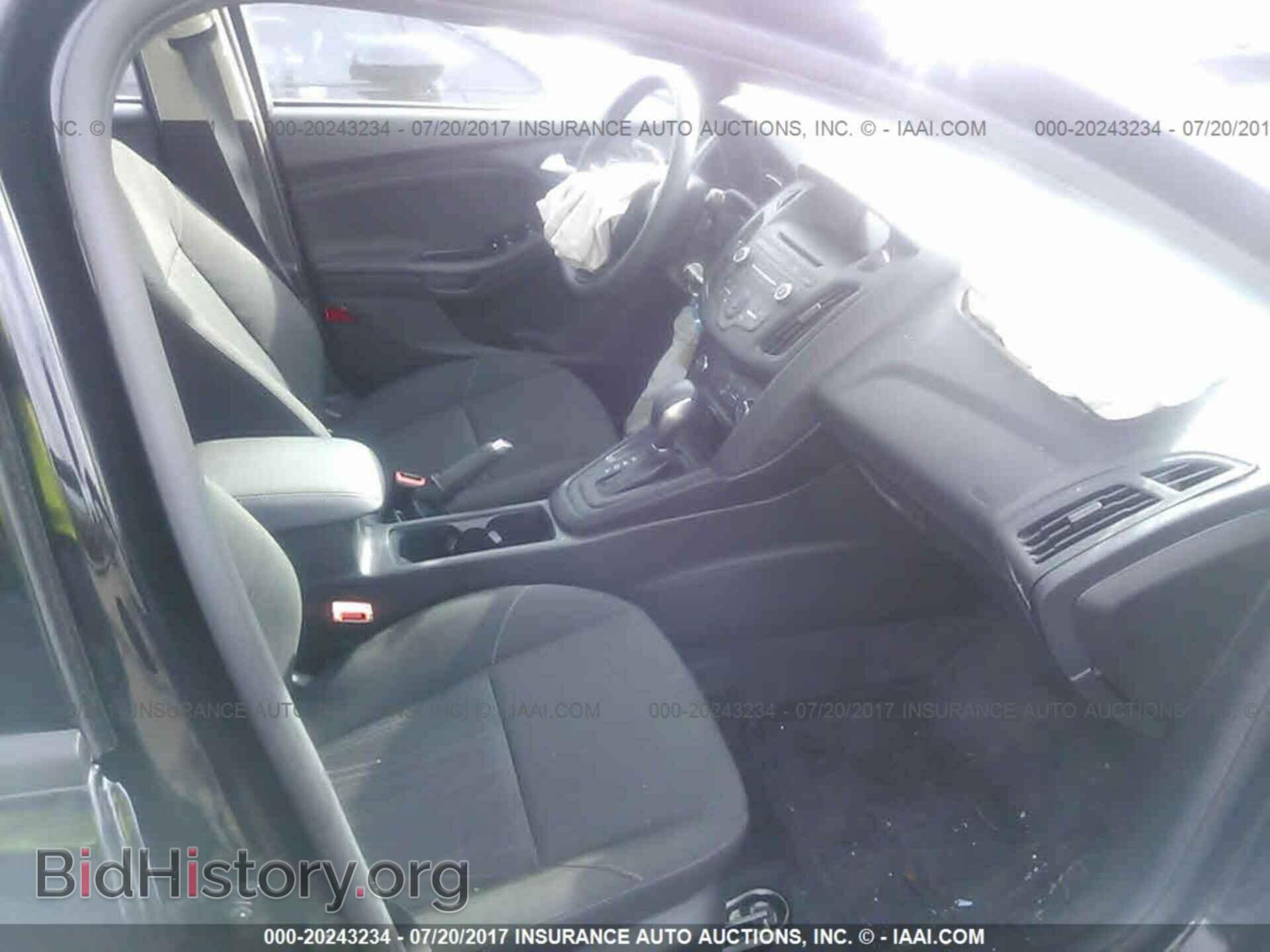 2017 Ford Focus - VIN: 1FADP3F26HL214000 - Photo 5
