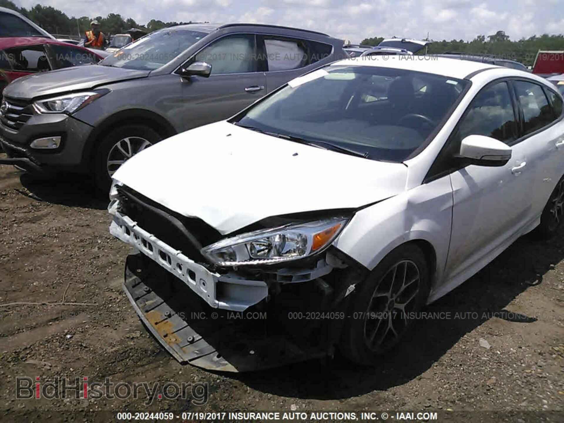 2015 Ford Focus - VIN: 1FADP3K28FL372499 - Photo 2