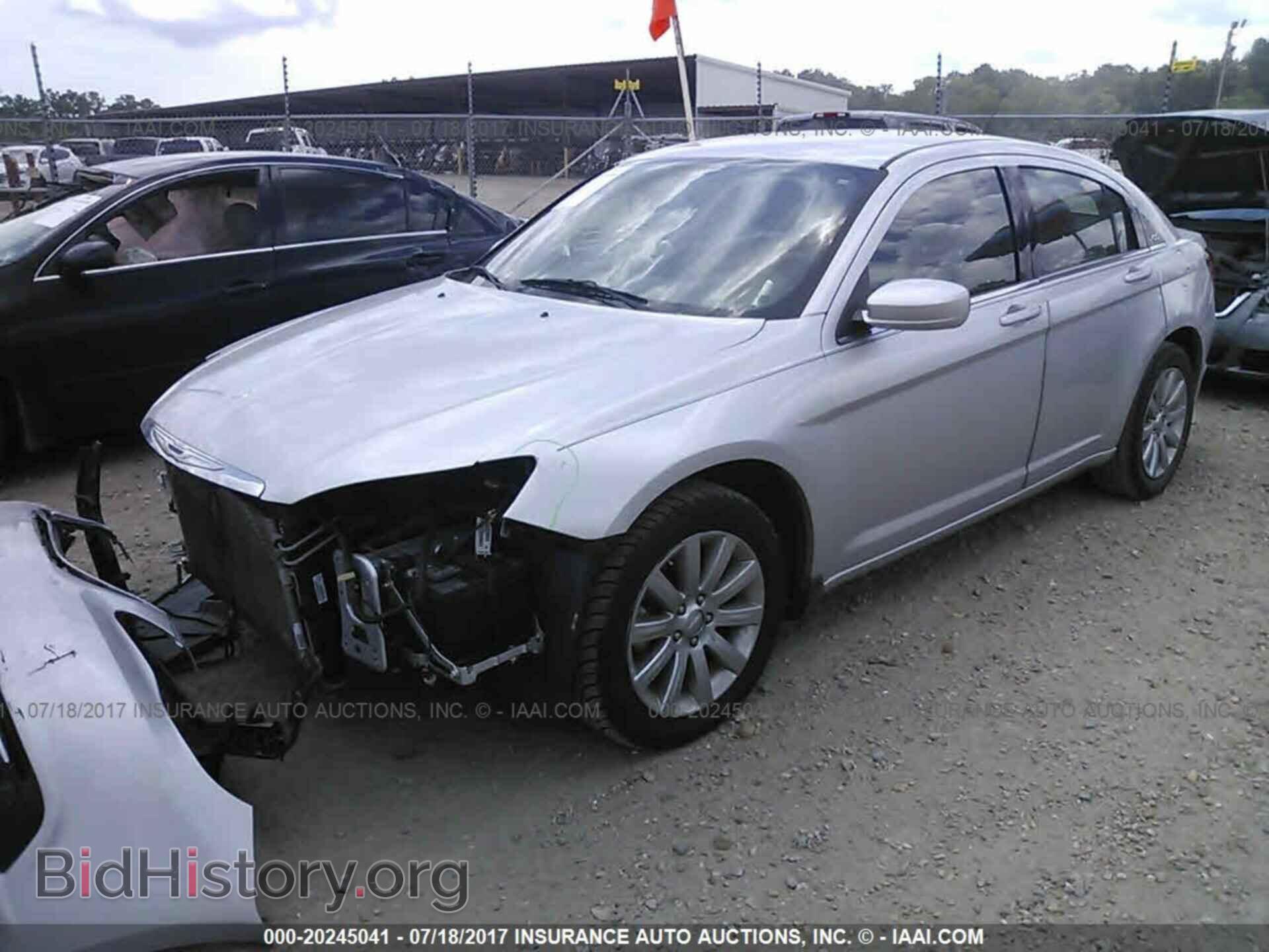 2011 Chrysler 200 - VIN: 1C3BC1FB3BN531542 - Photo 2
