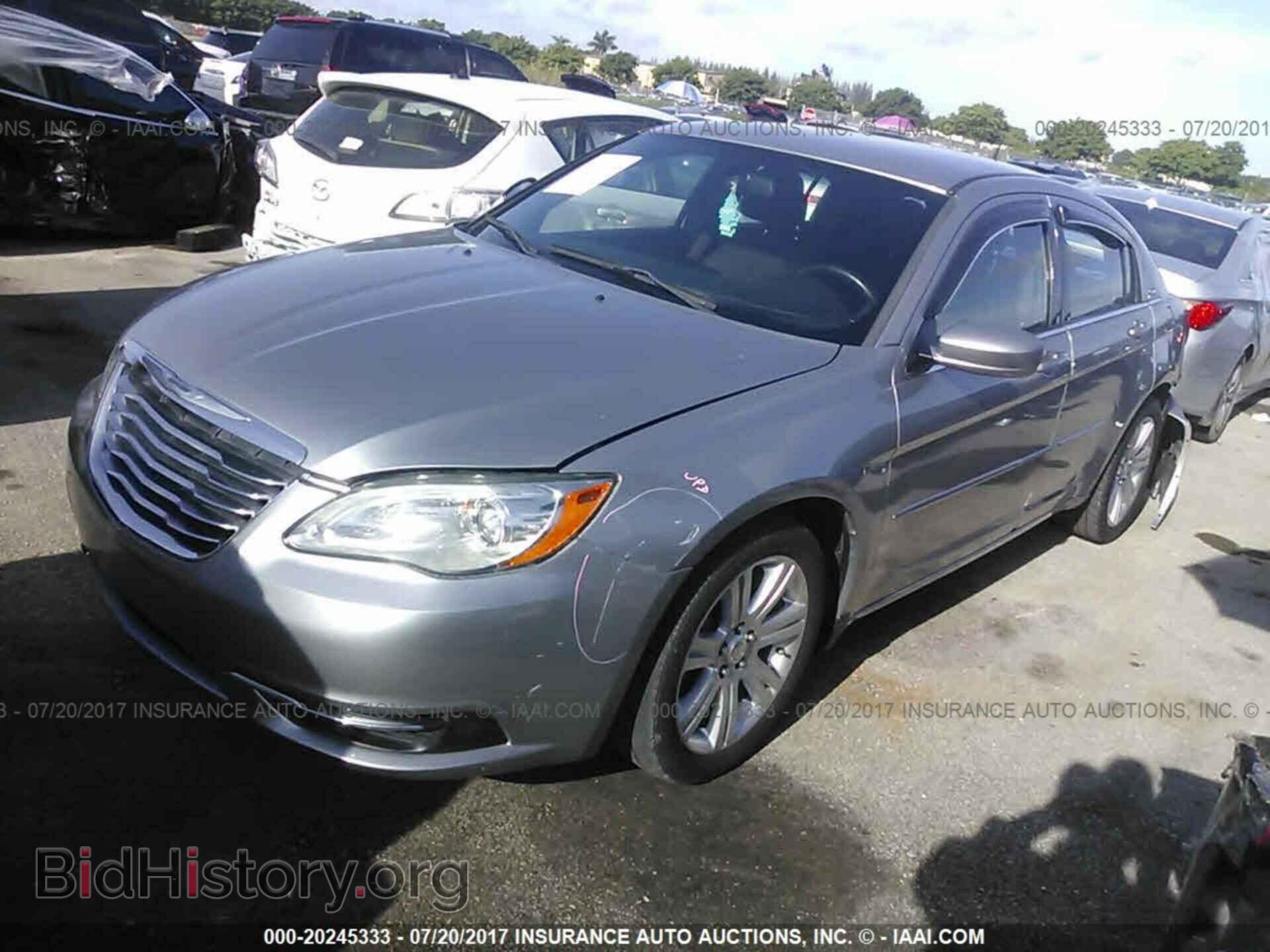 2013 Chrysler 200 - VIN: 1C3CCBBB5DN656724 - Photo 2