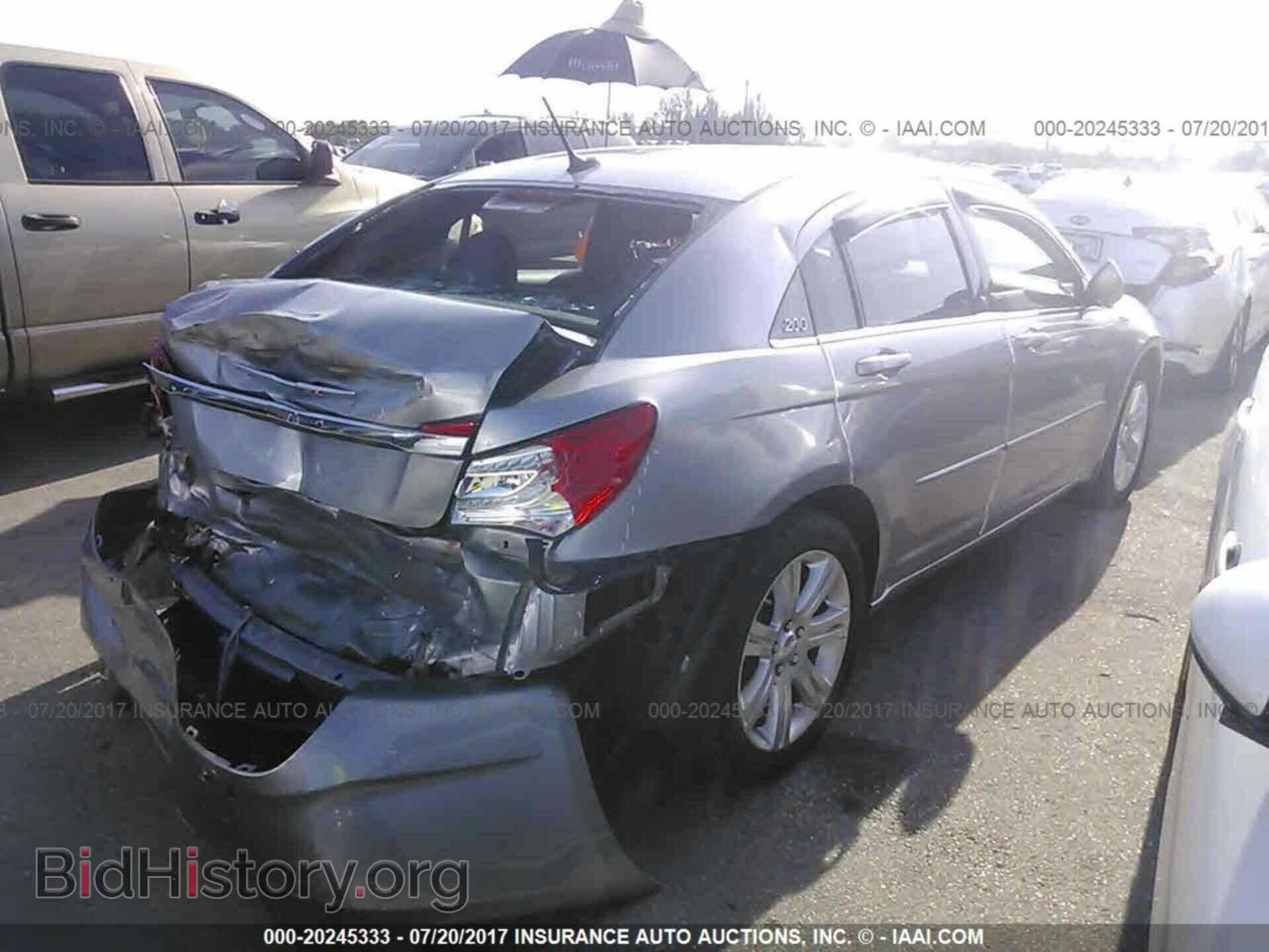 2013 Chrysler 200 - VIN: 1C3CCBBB5DN656724 - Photo 4