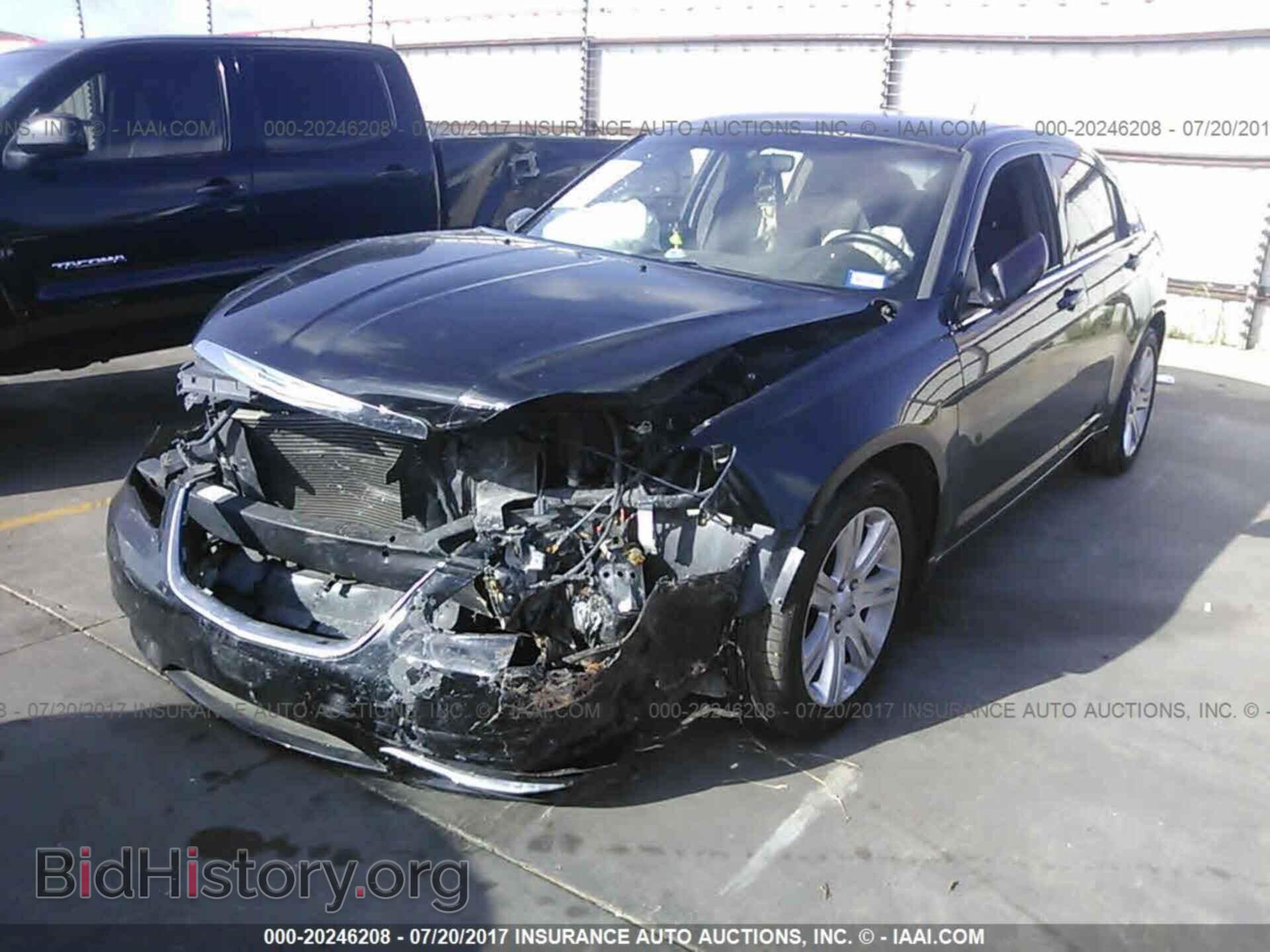 2011 Chrysler 200 - VIN: 1C3BC1FBXBN603577 - Photo 2