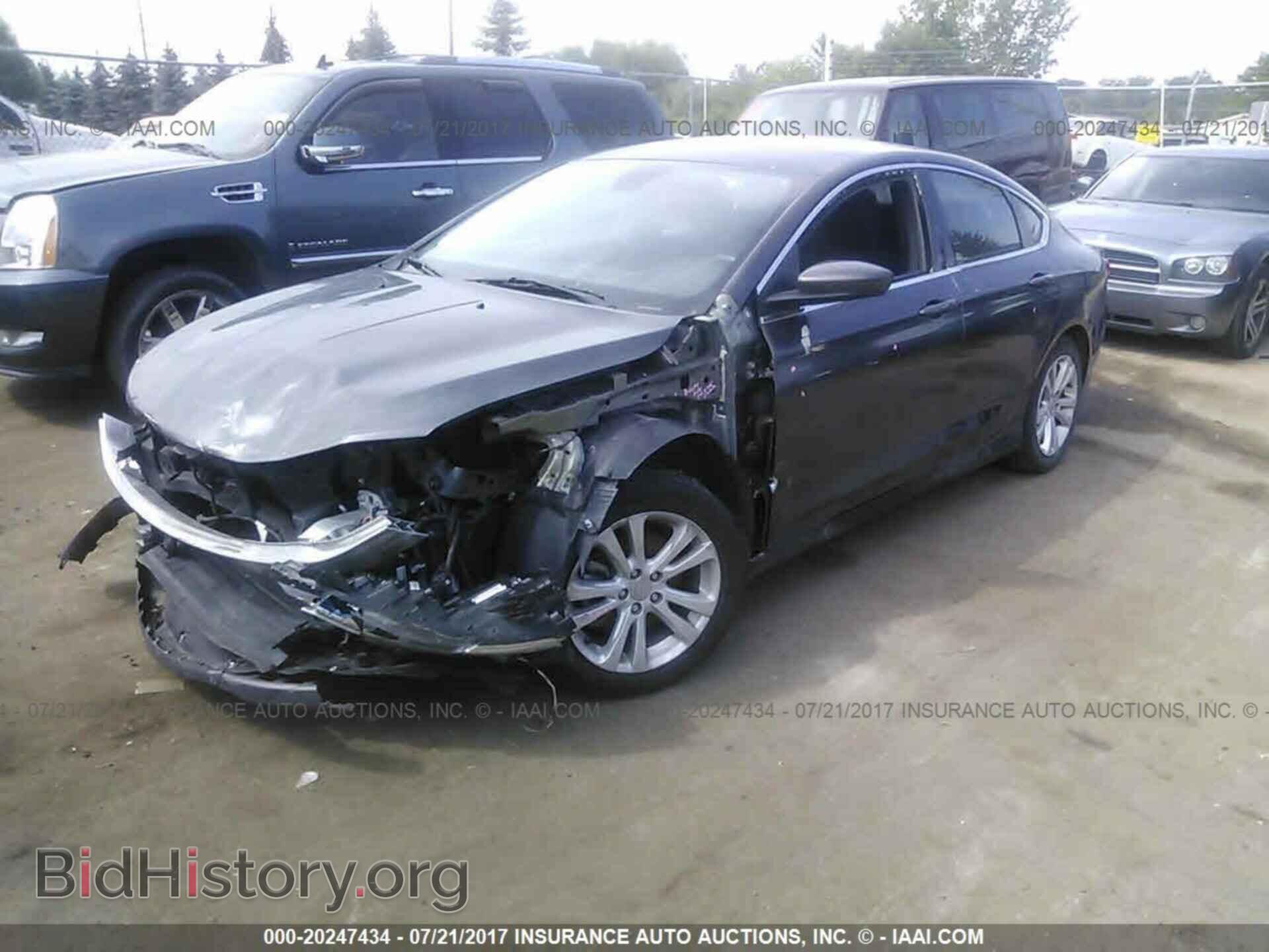 2015 Chrysler 200 - VIN: 1C3CCCAB6FN660954 - Photo 2