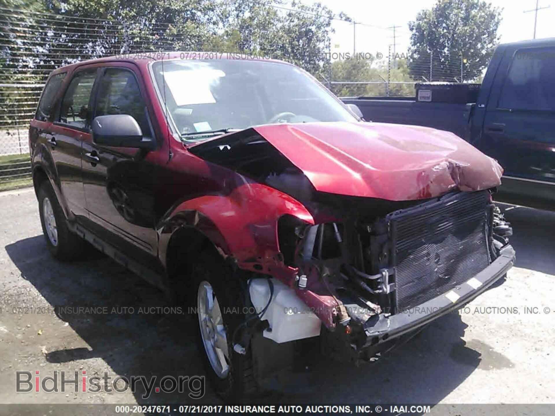 Photo 1FMCU0C77BKB52709 - Ford Escape 2011