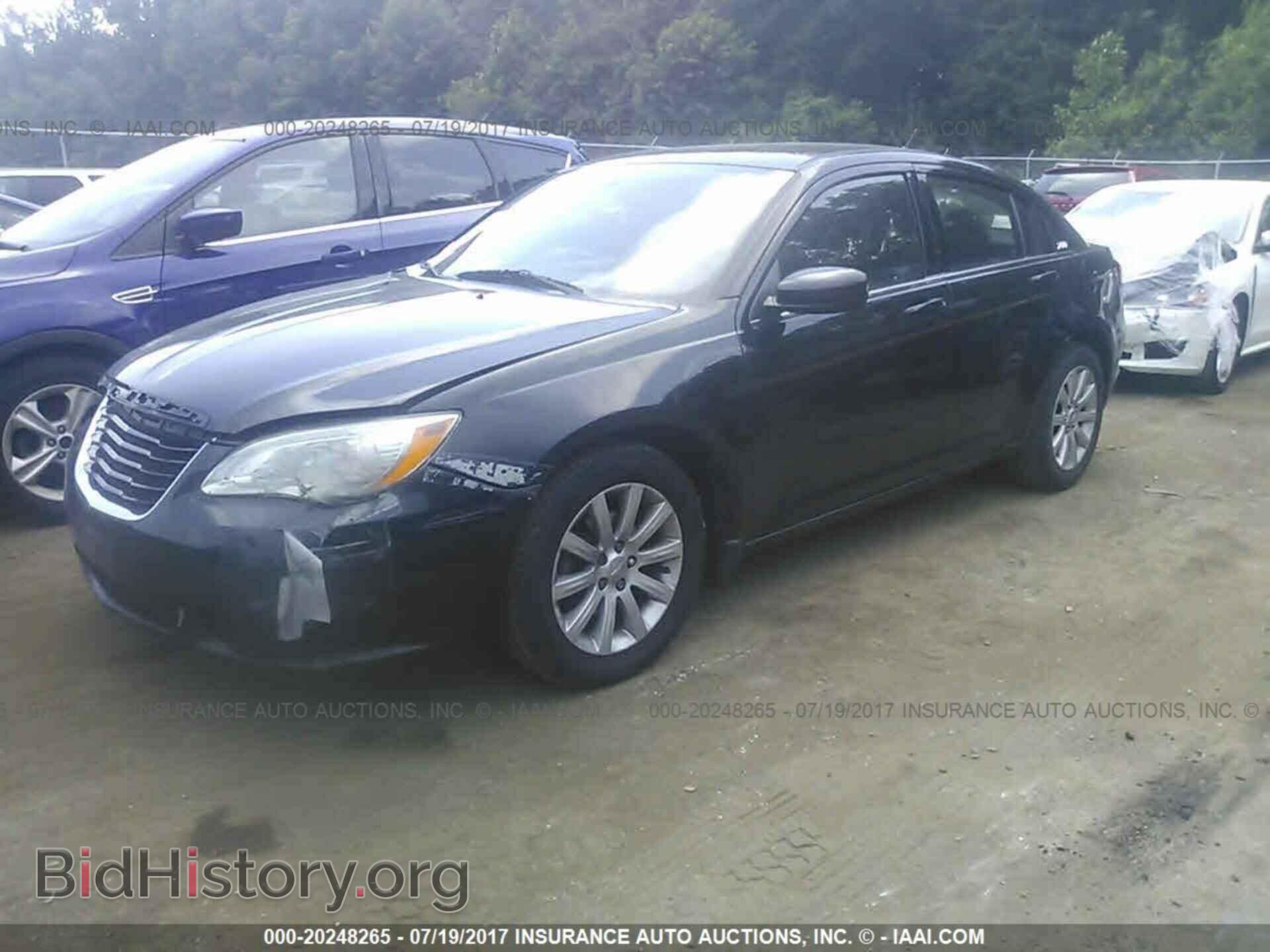 2014 Chrysler 200 - VIN: 1C3CCBBG1EN106417 - Фото 2