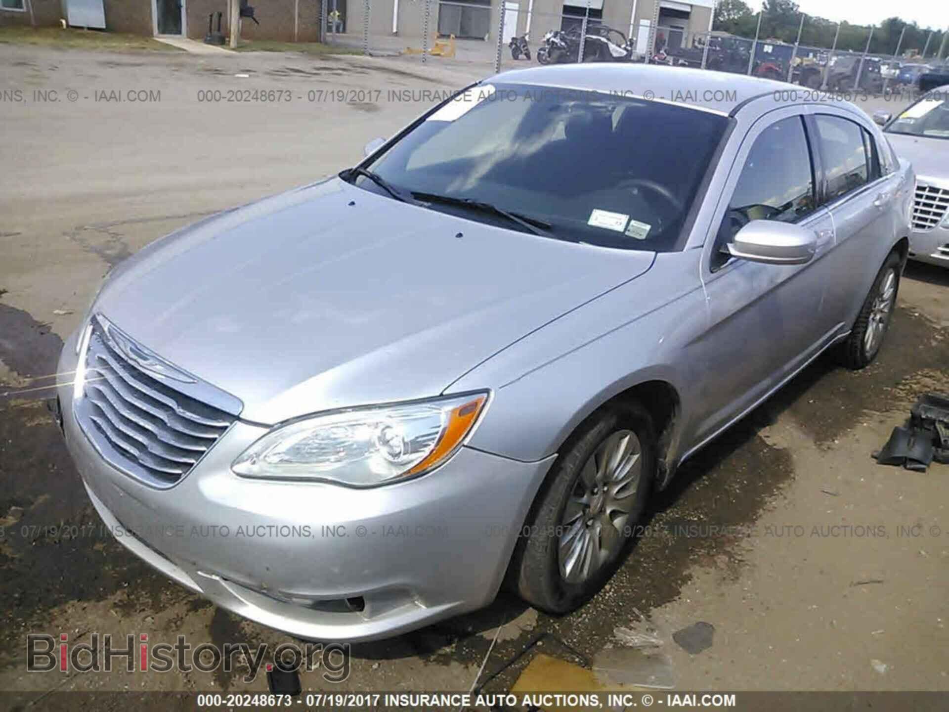 2012 Chrysler 200 - VIN: 1C3CCBAB4CN163827 - Фото 2