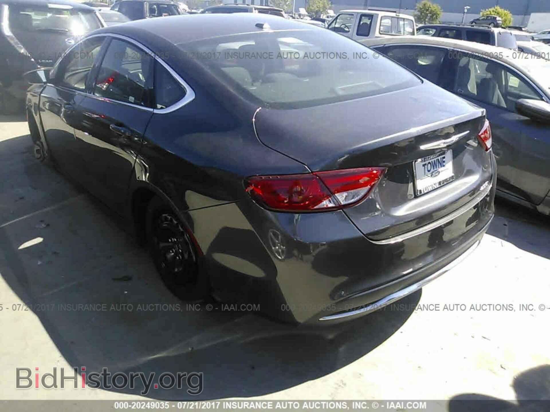 2015 Chrysler 200 - VIN: 1C3CCCAB3FN747243 - Photo 3