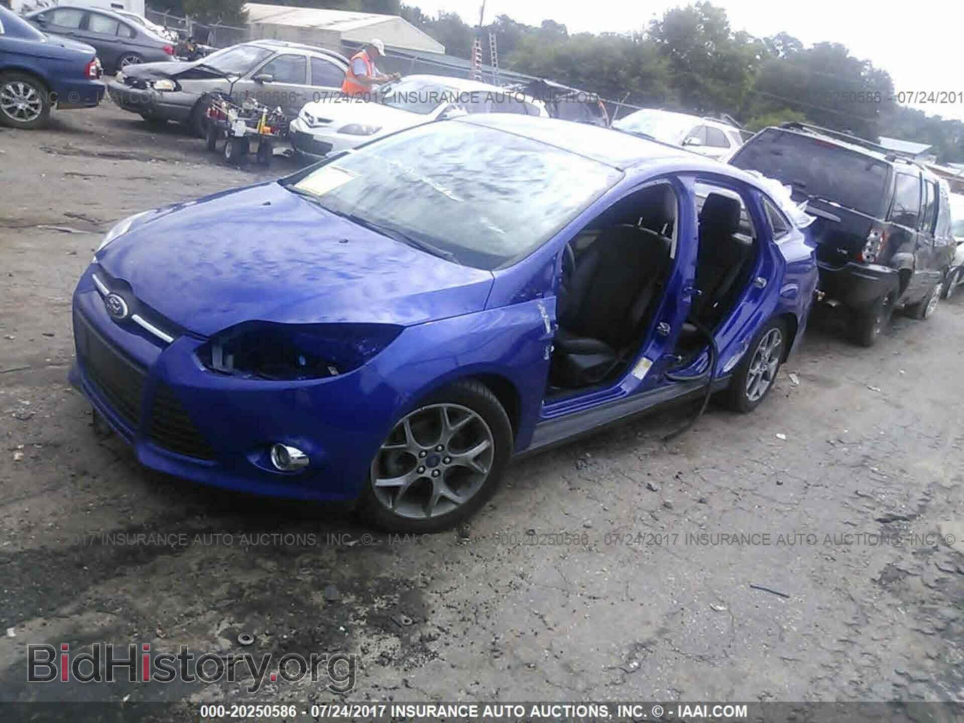 2014 Ford Focus - VIN: 1FADP3F2XEL233306 - Photo 2