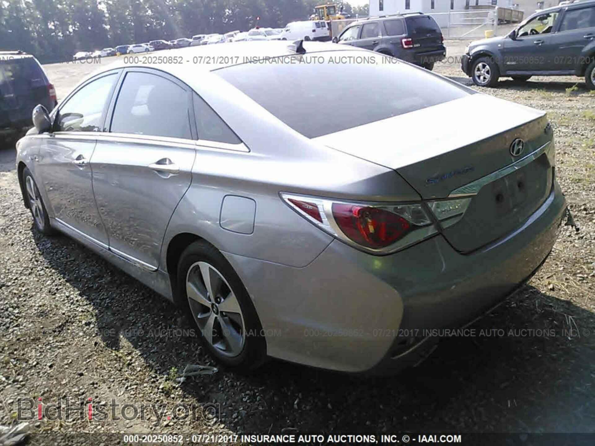 2012 Hyundai Sonata - VIN: KMHEC4A48CA032162 - Photo 3