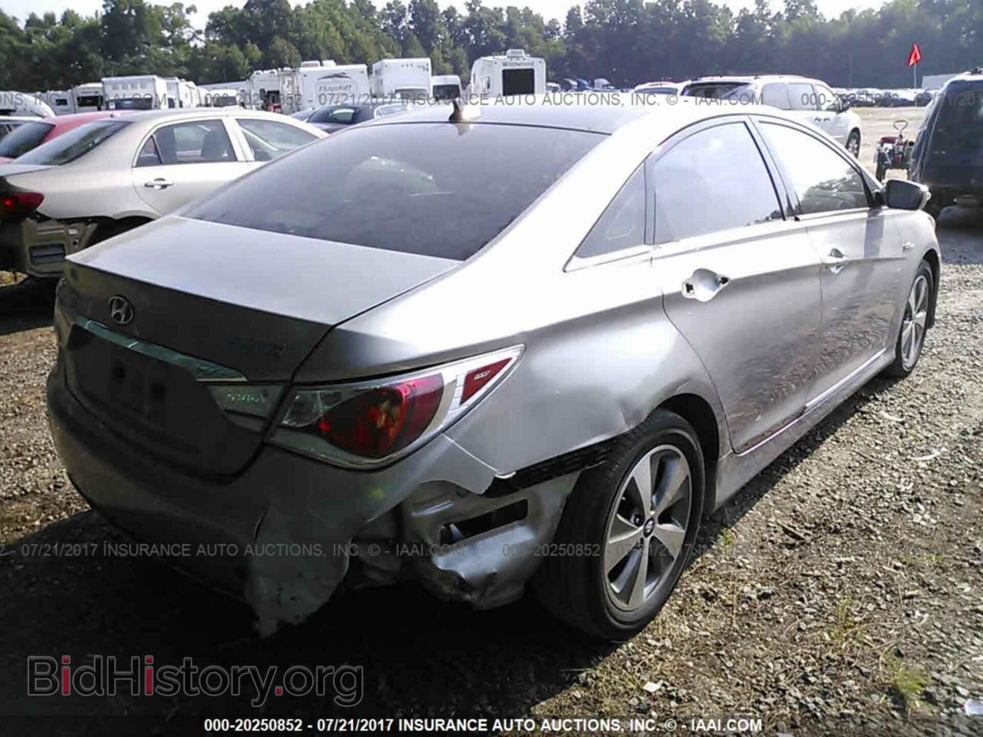 2012 Hyundai Sonata - VIN: KMHEC4A48CA032162 - Photo 4