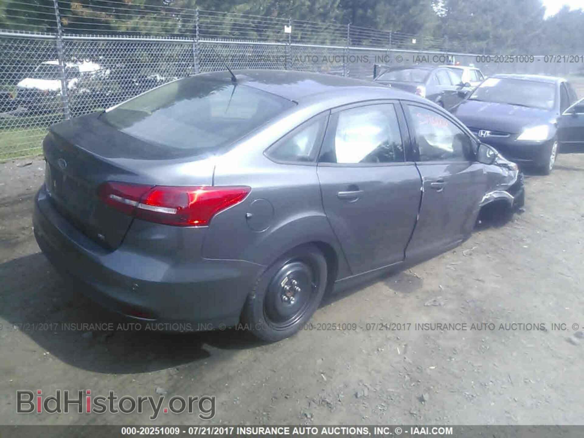 2016 Ford Focus - VIN: 1FADP3F2XGL353965 - Photo 4